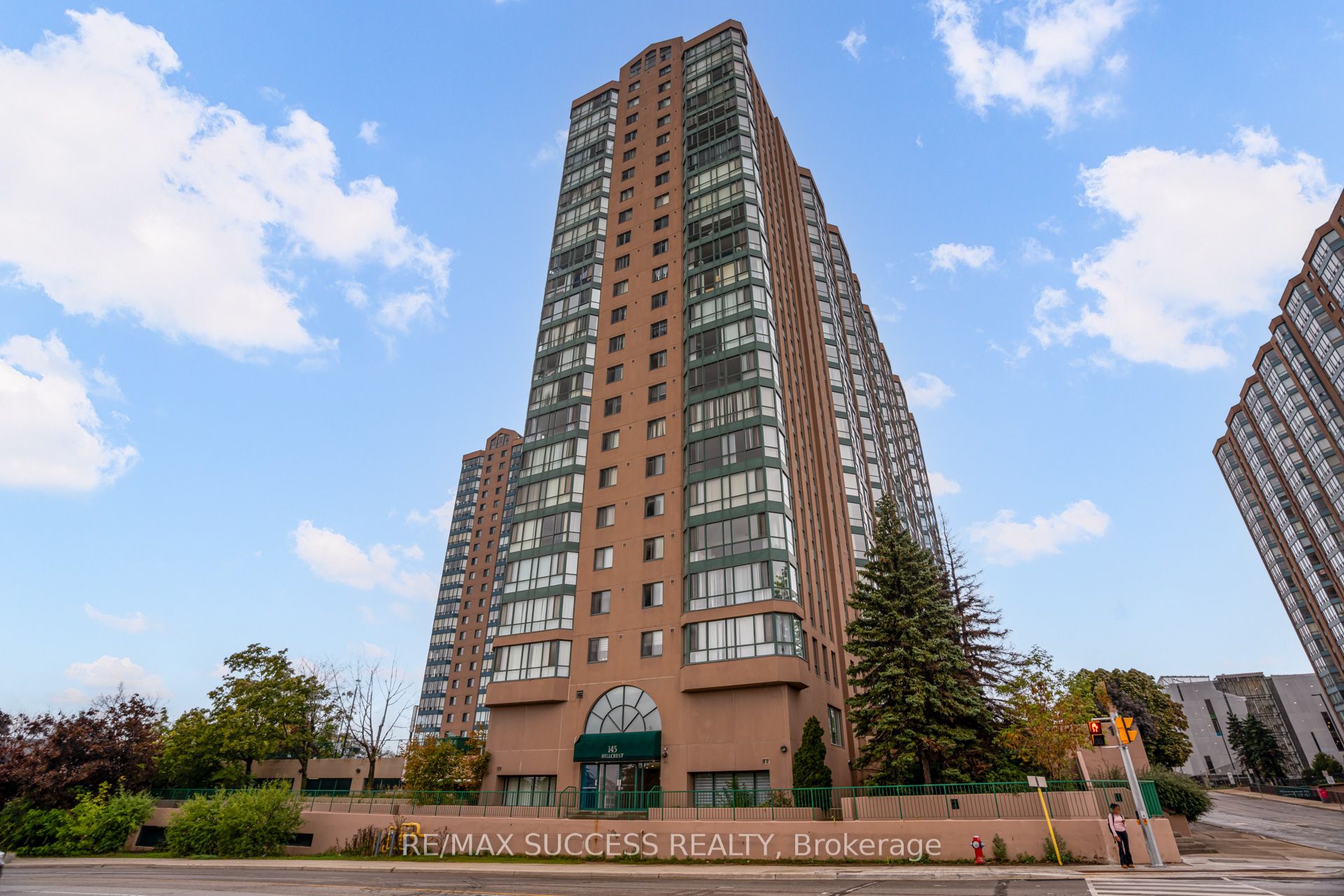 145 Hillcrest Avenue 713, Mississauga, ON L5B 3Z1 photo 2