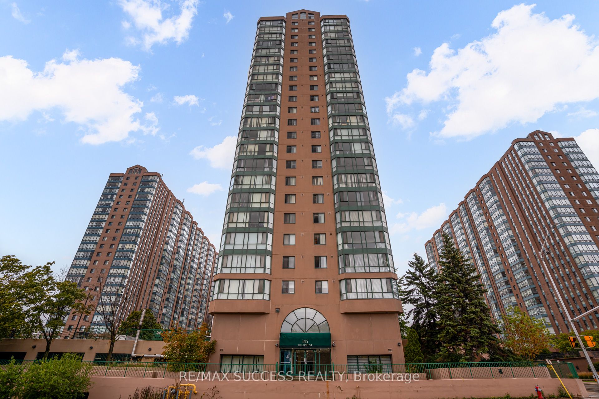 145 Hillcrest Avenue 713, Mississauga, ON L5B 3Z1 photo 3