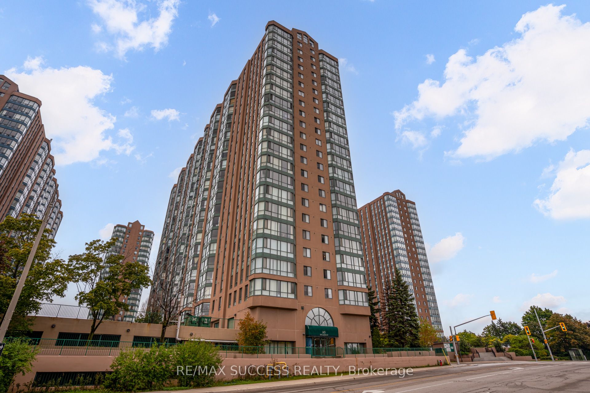 145 Hillcrest Avenue 713, Mississauga, ON L5B 3Z1 photo 4