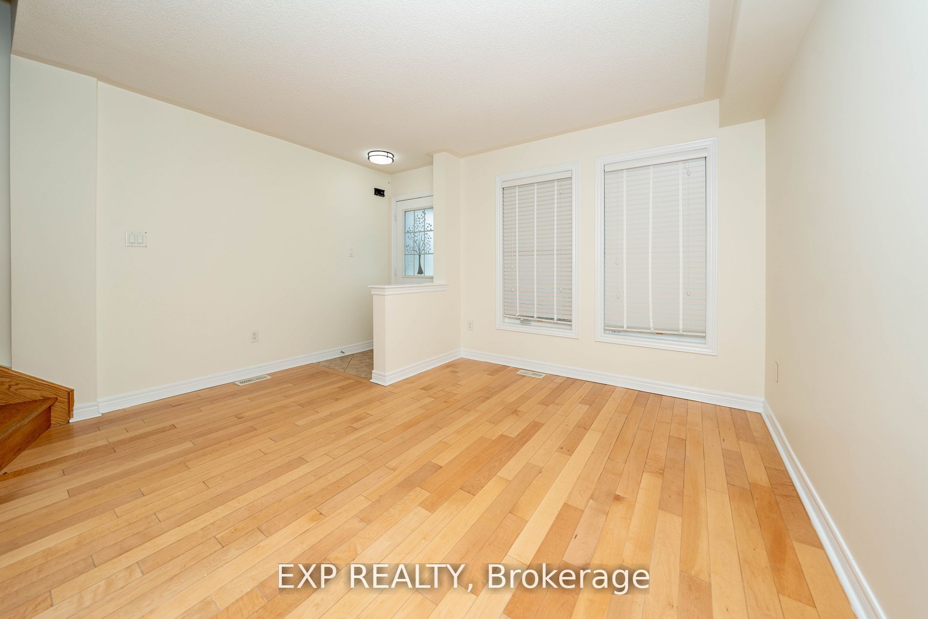 272 Duncan Lane Main & Upper, Milton, ON L9T 7A8 photo 4