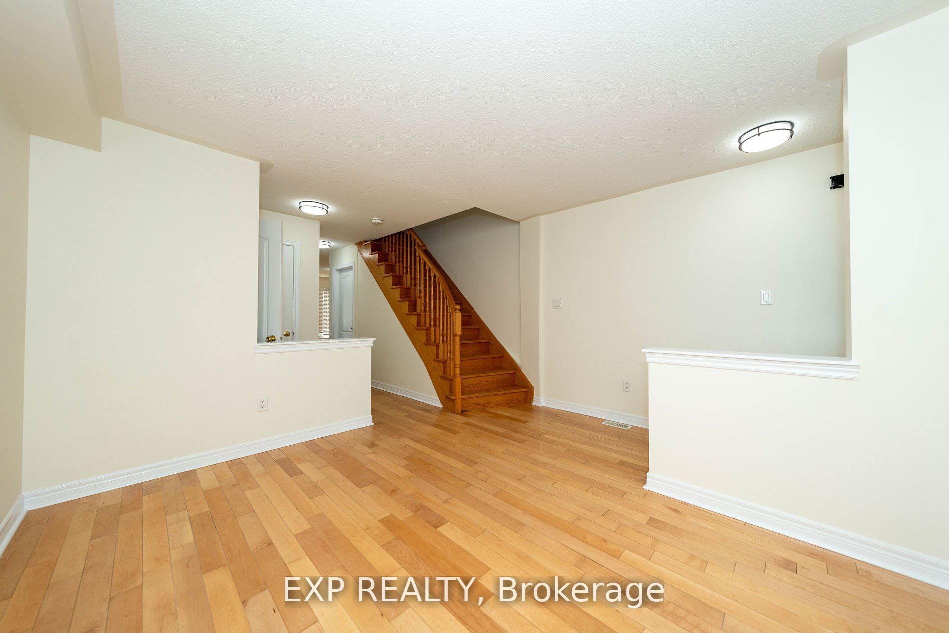 272 Duncan Lane Main & Upper, Milton, ON L9T 7A8 photo 5