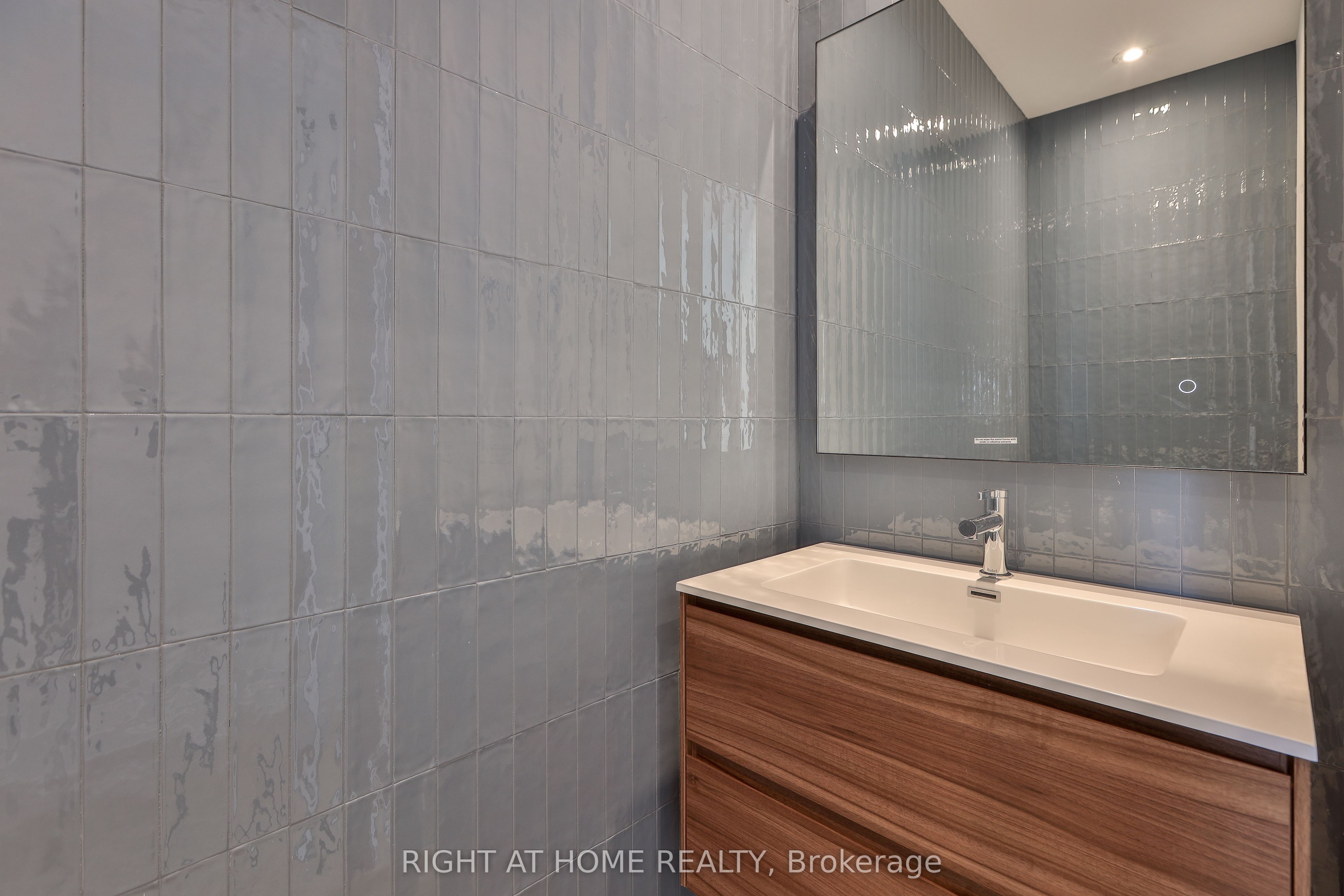 266 Indian Grove 2, Toronto, ON M6P 2H5 photo 5