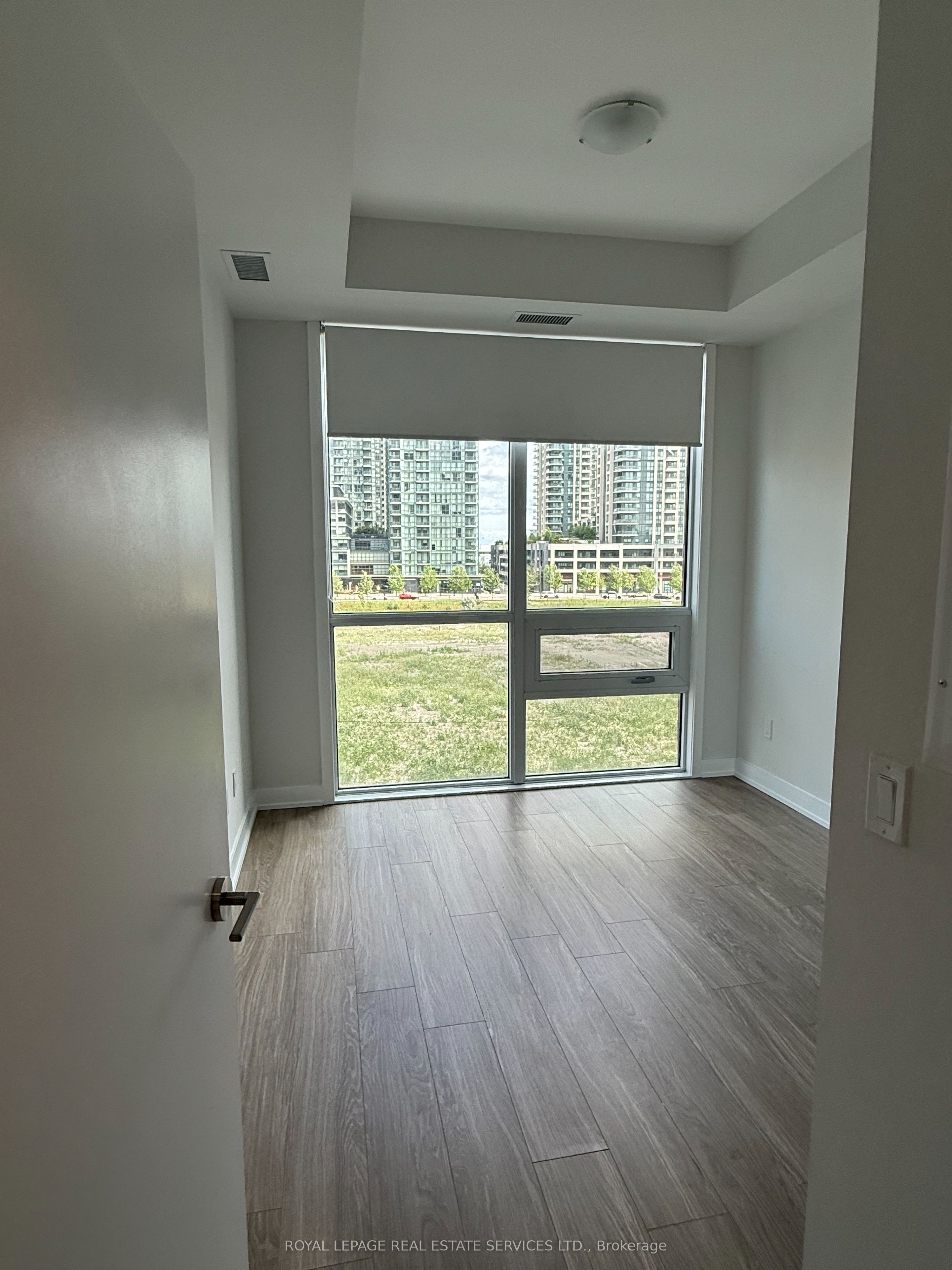 430 Square One Drive 312, Mississauga, ON L5B 0L6 photo 4