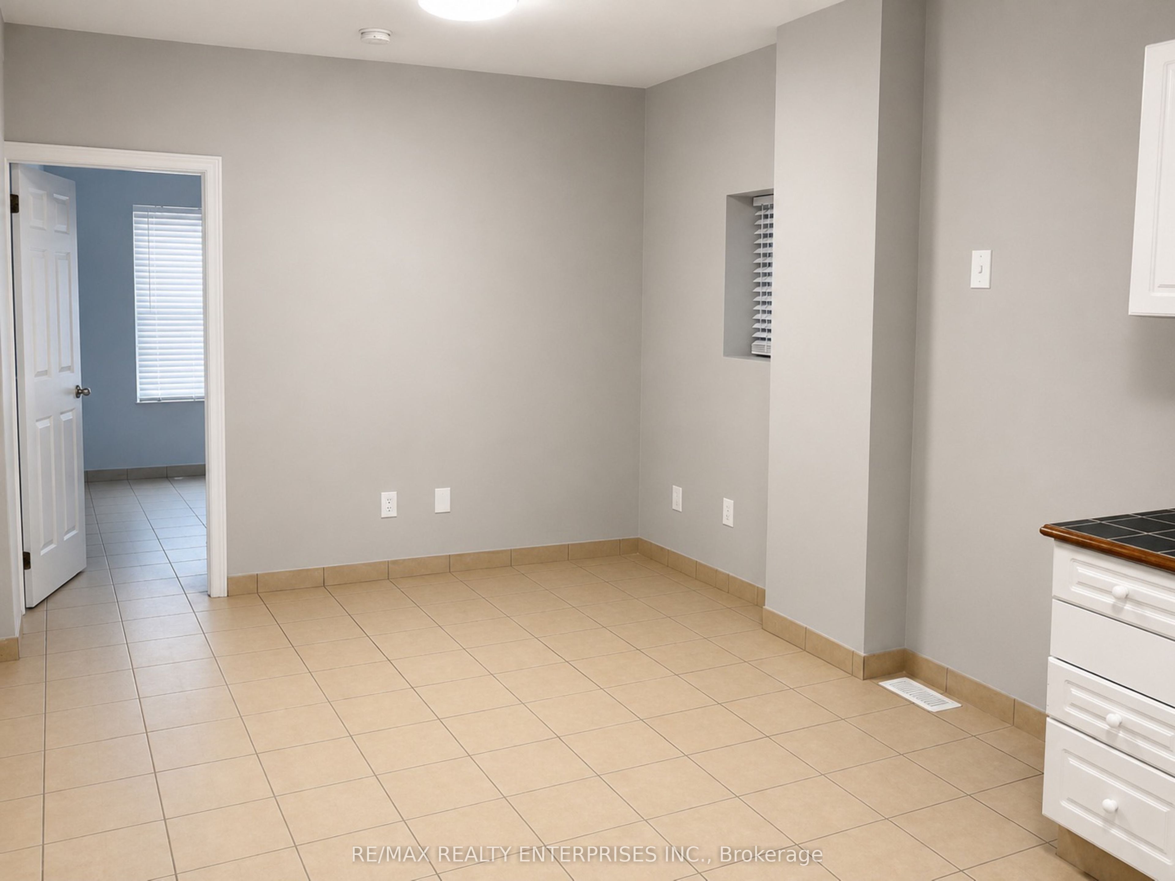 1136 Dufferin Street Main, Toronto, ON M6H 4B6 photo 4