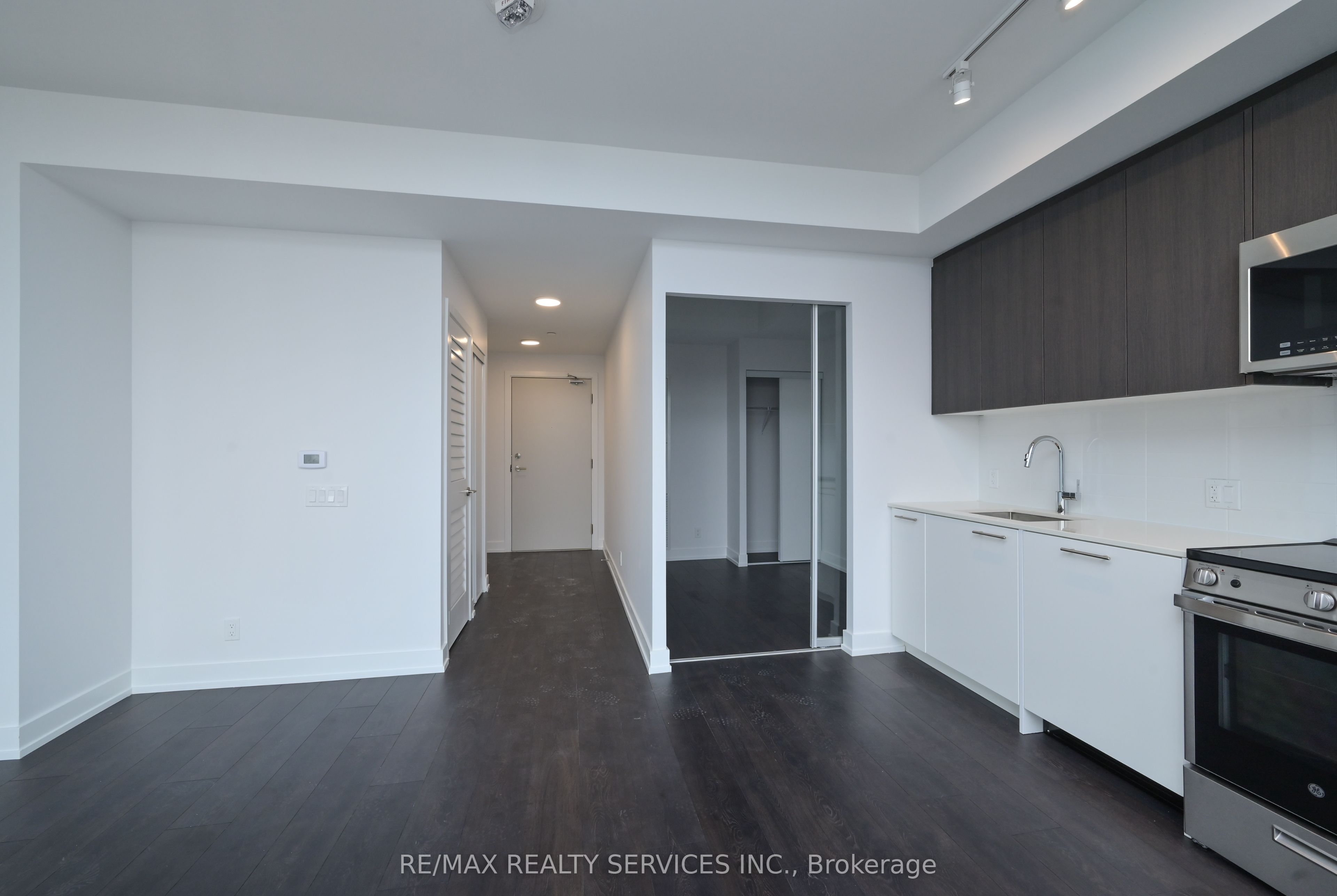 225 Veterans Drive 1110N, Brampton, ON L7A 5L7 photo 5