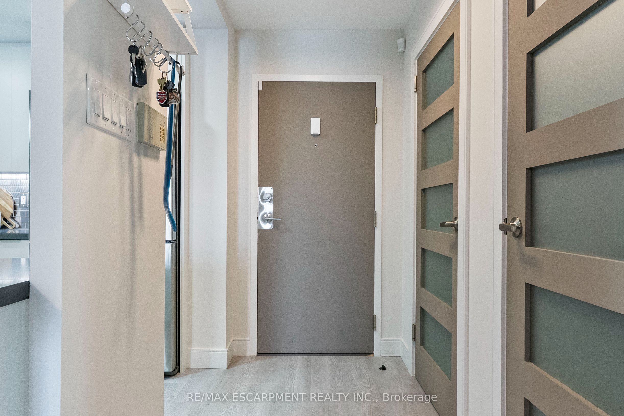 1155 Bough Beeches Boulevard 406, Mississauga, ON L4W 4N2 photo 3
