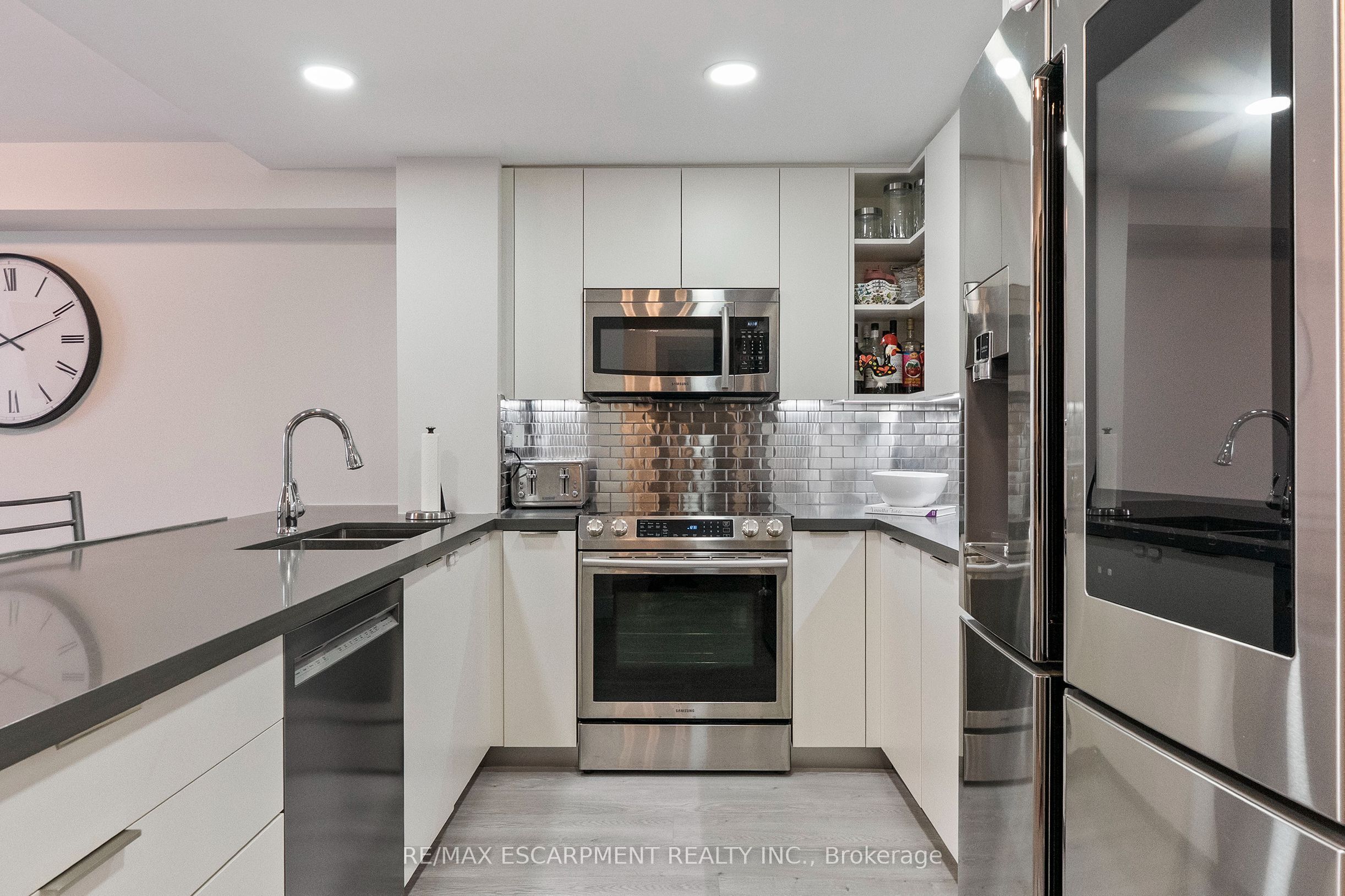 1155 Bough Beeches Boulevard 406, Mississauga, ON L4W 4N2 photo 4