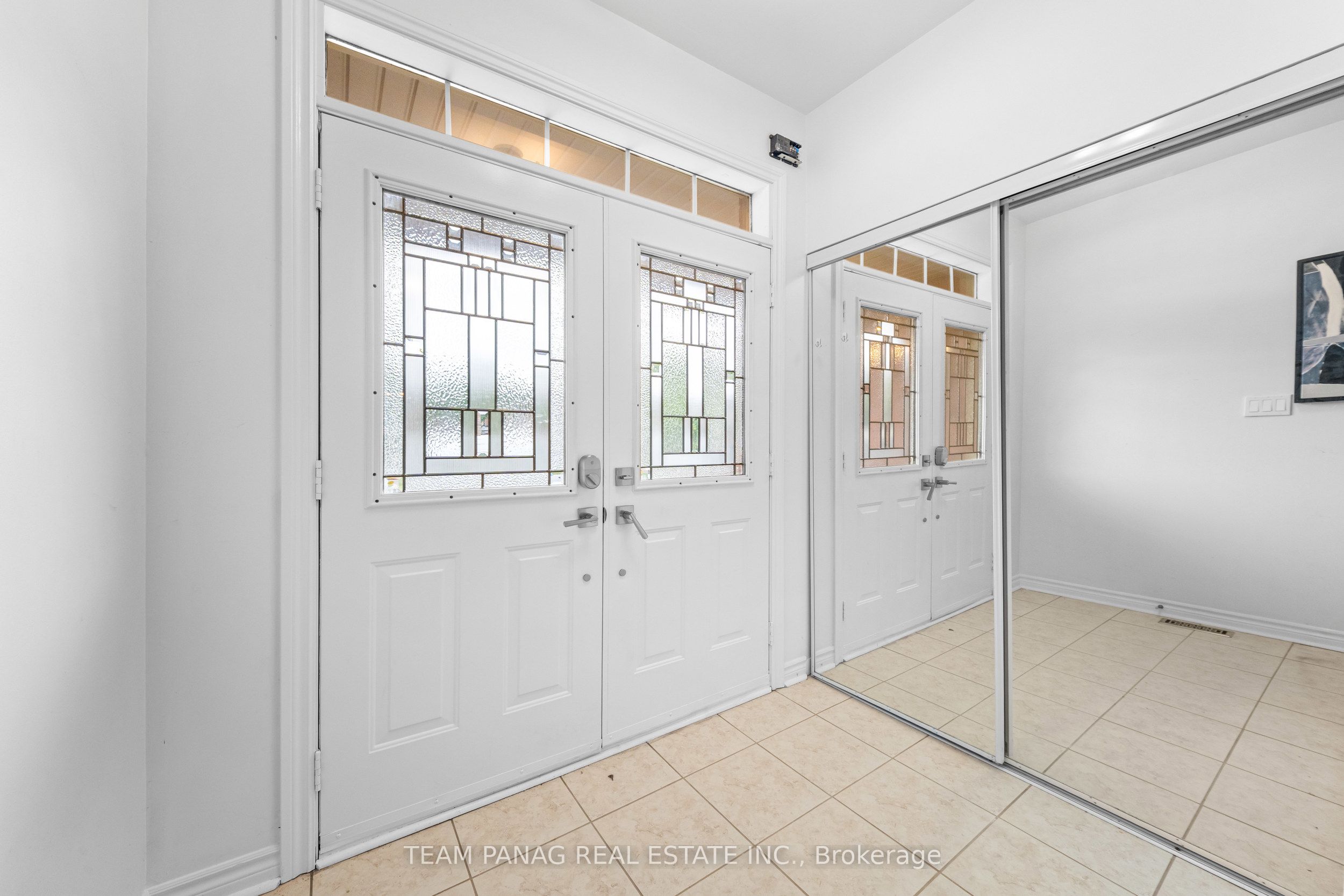 20 Long Meadow Road, Brampton, ON L6P 2A2 photo 4
