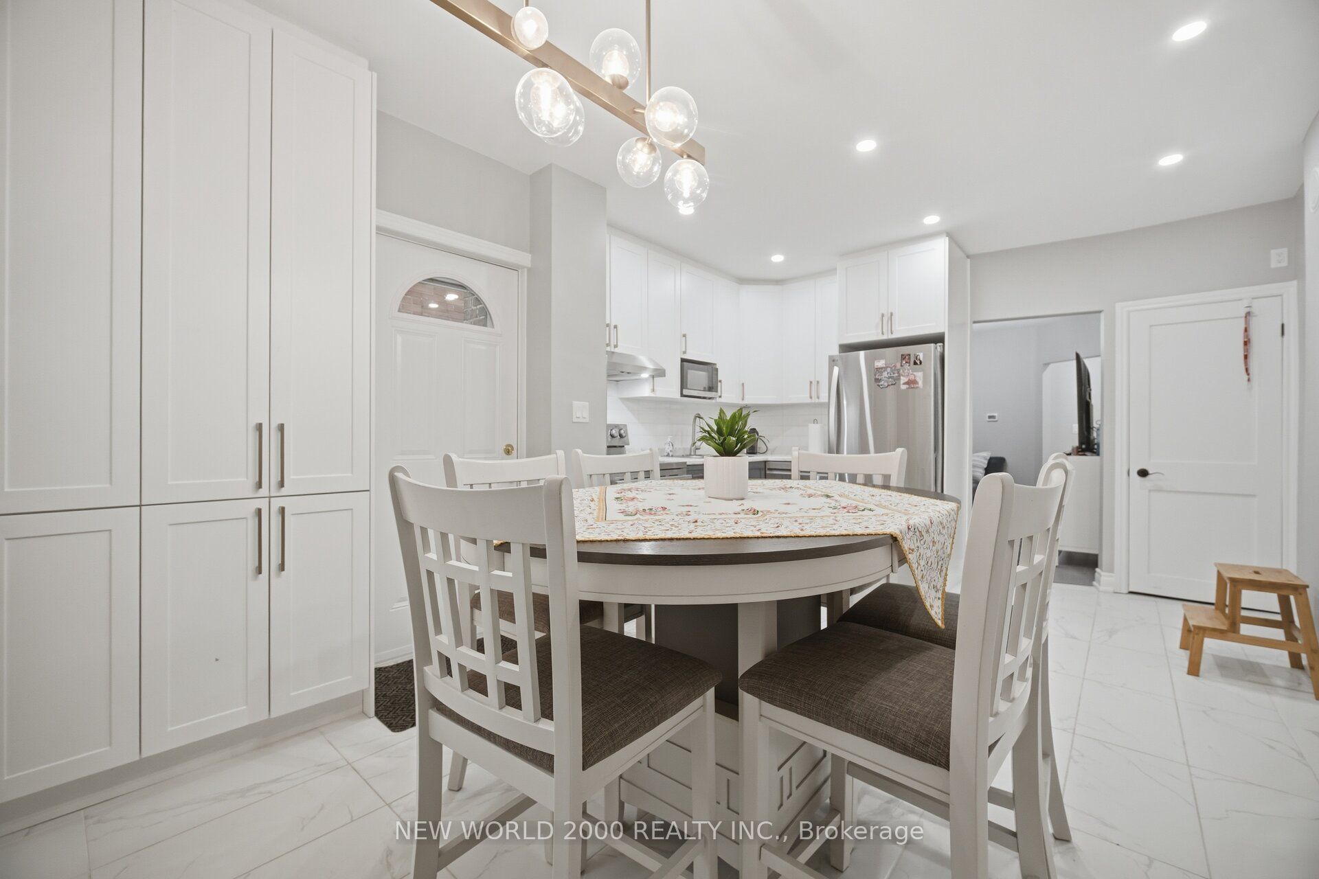 20 Rockwell Avenue, Toronto, ON M6N 1N5 photo 5