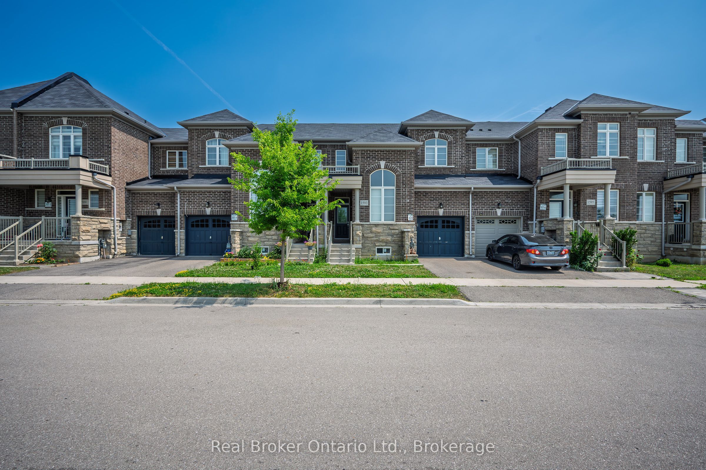 1593 Chretien Street, Milton, ON L9E 1G8