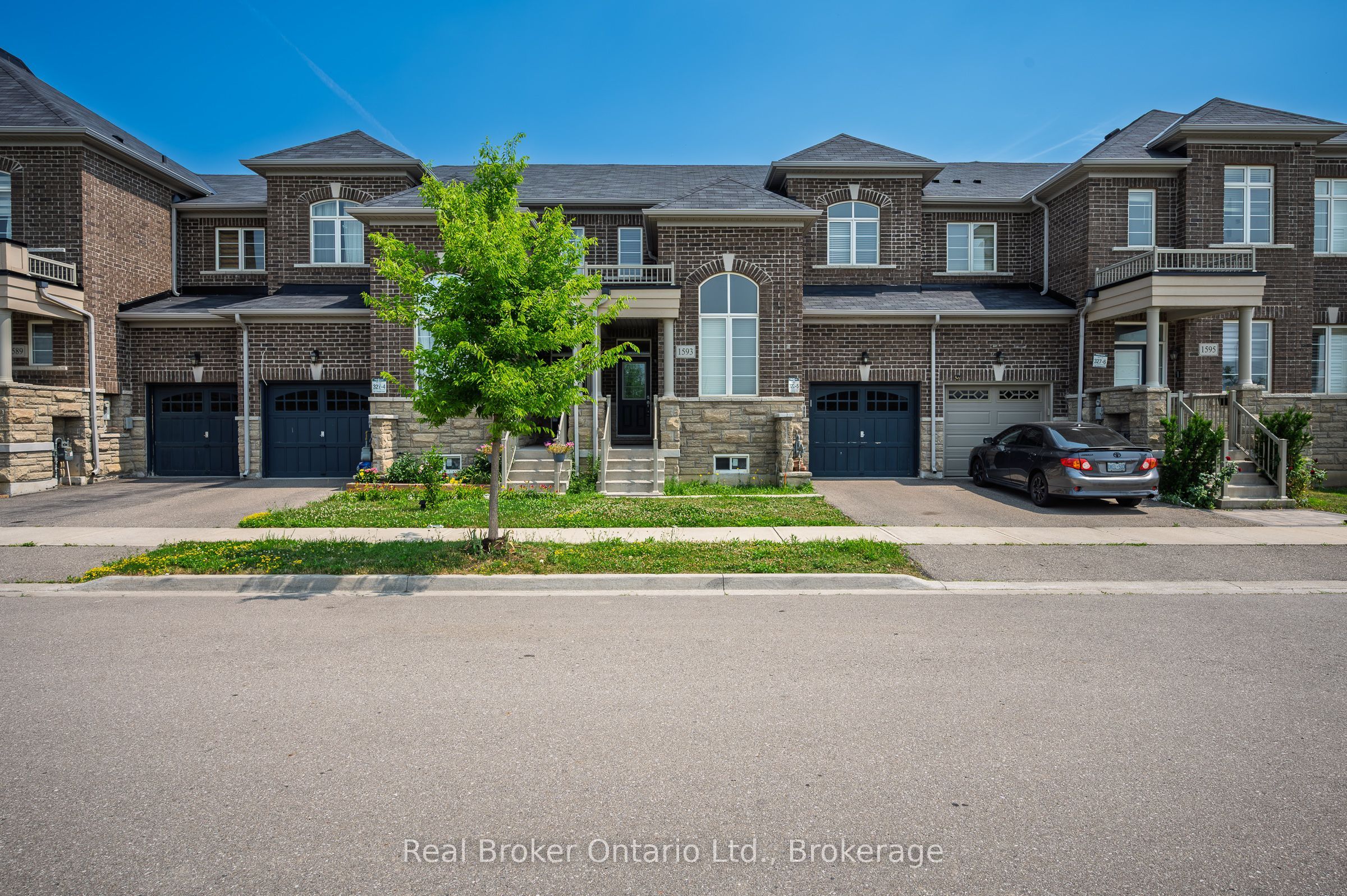 1593 Chretien Street, Milton, ON L9E 1G8 photo 2