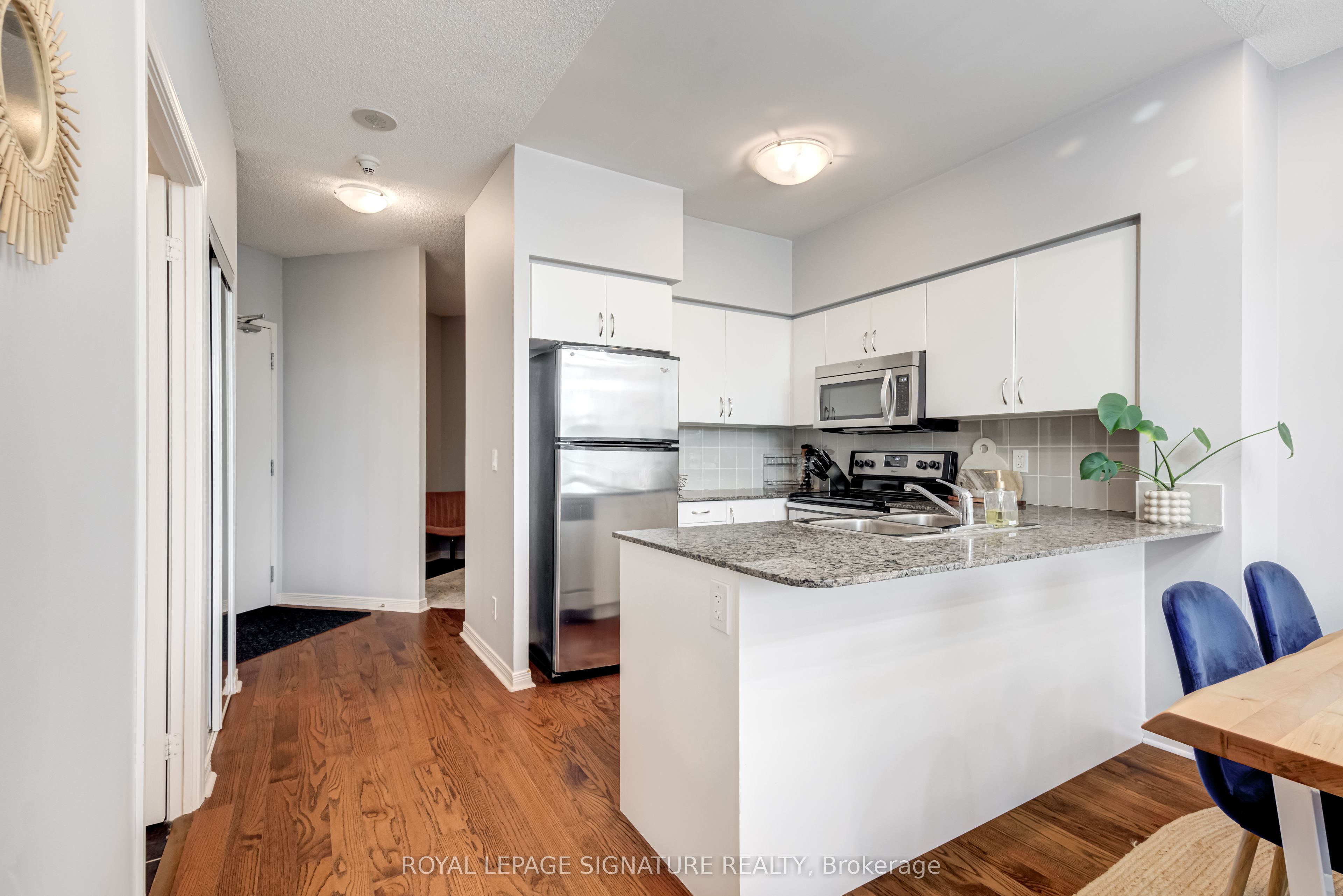 2230 Lake Shore Boulevard W 204, Toronto, ON M8V 0B2 photo 4
