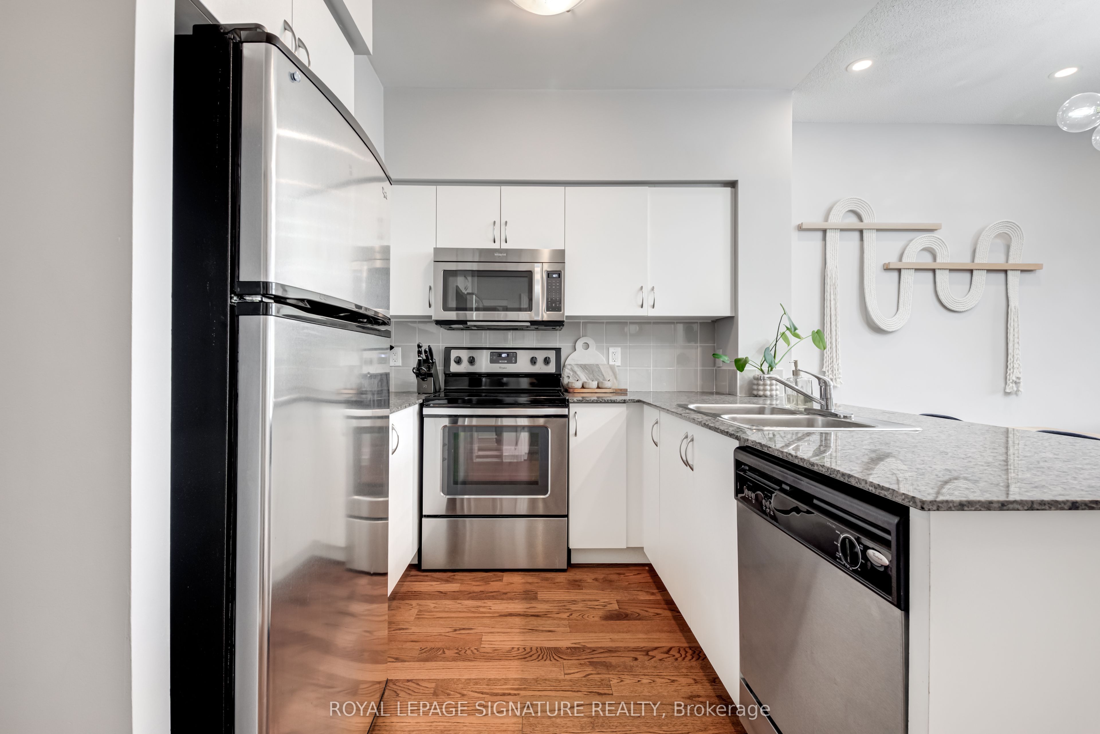 2230 Lake Shore Boulevard W 204, Toronto, ON M8V 0B2 photo 5
