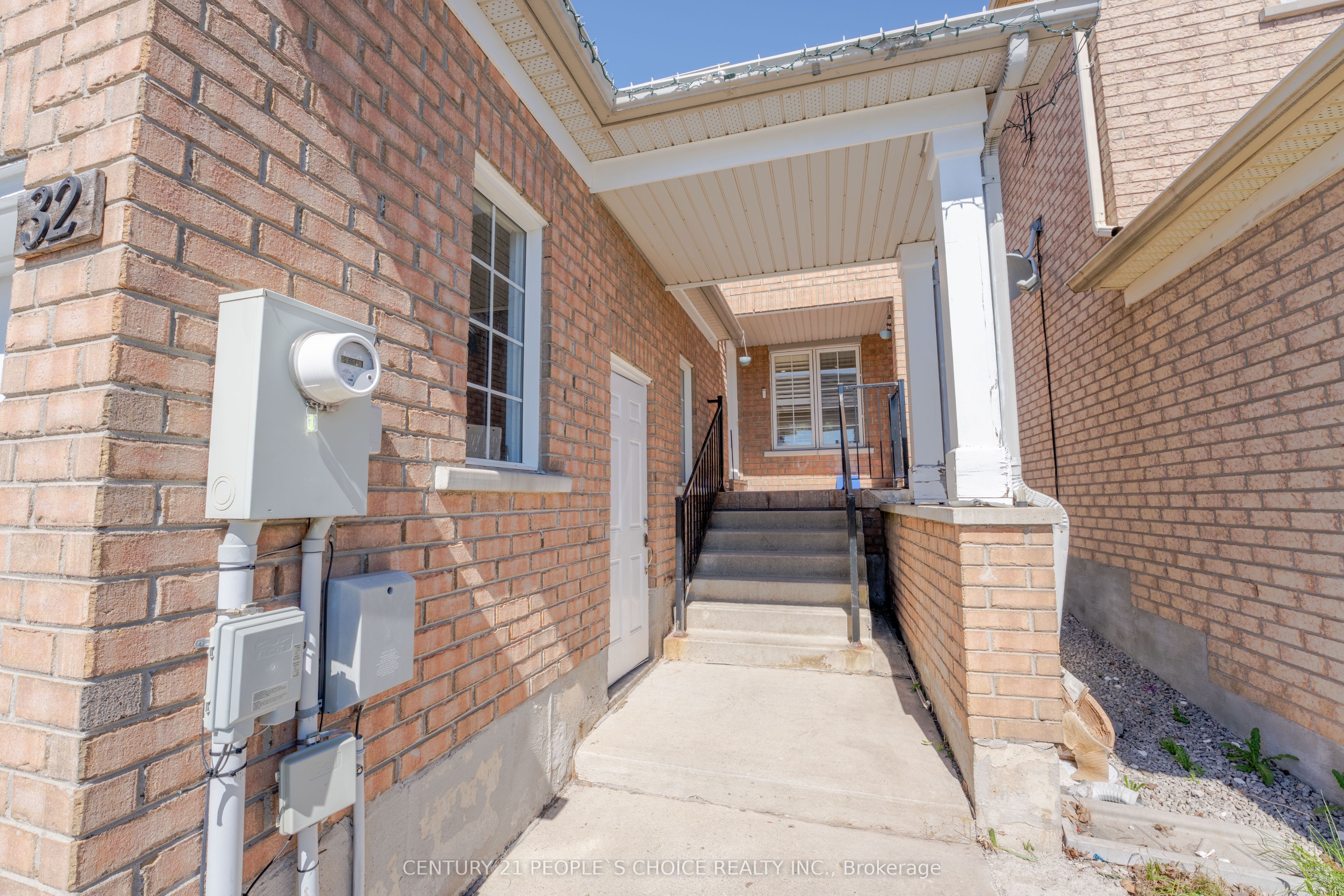 32 Summerdale Crescent, Brampton, ON L6X 4V8 photo 4