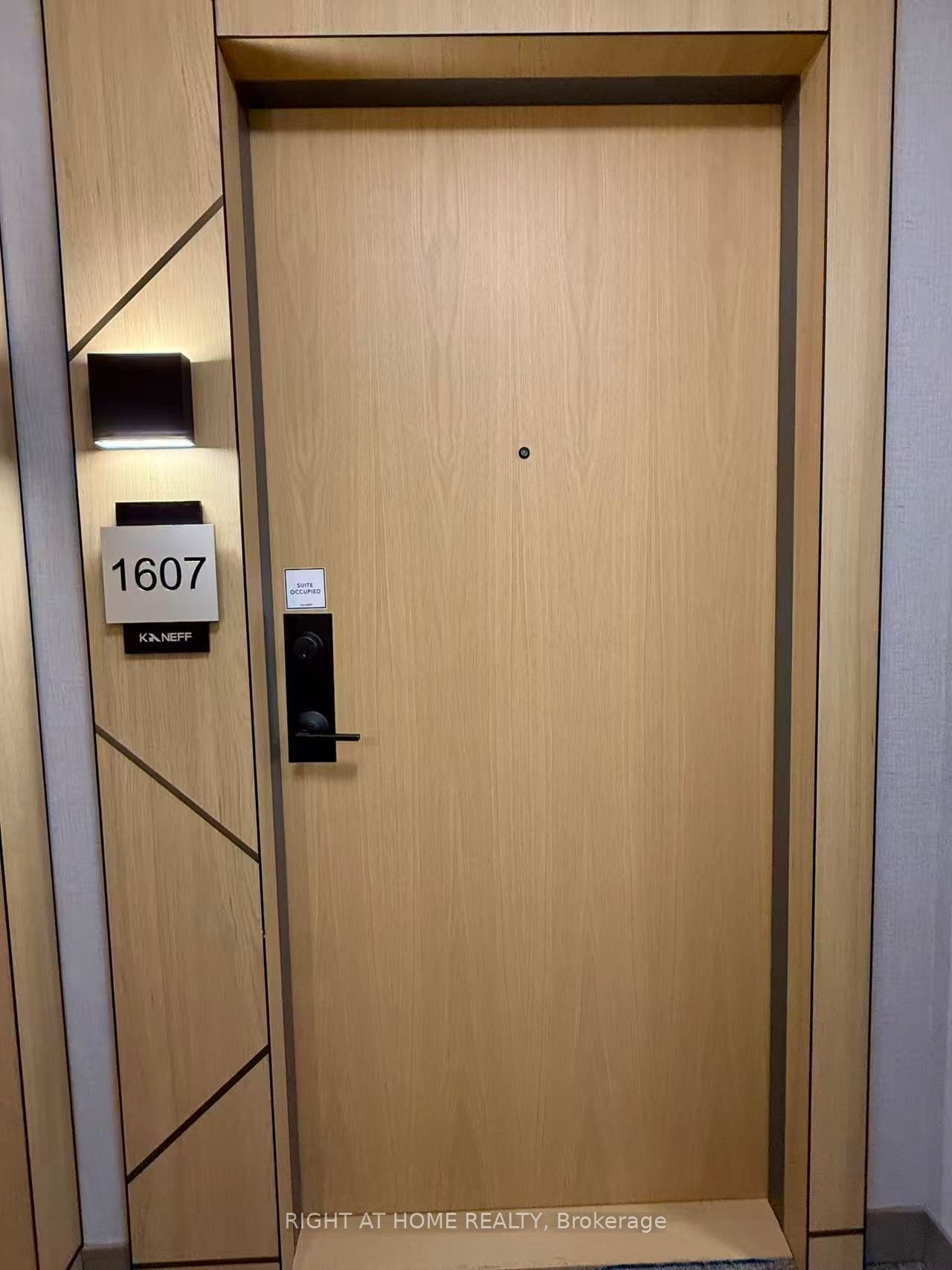 202 Burnhamthorpe Road E 1607, Mississauga, ON L5A 0B2 photo 2