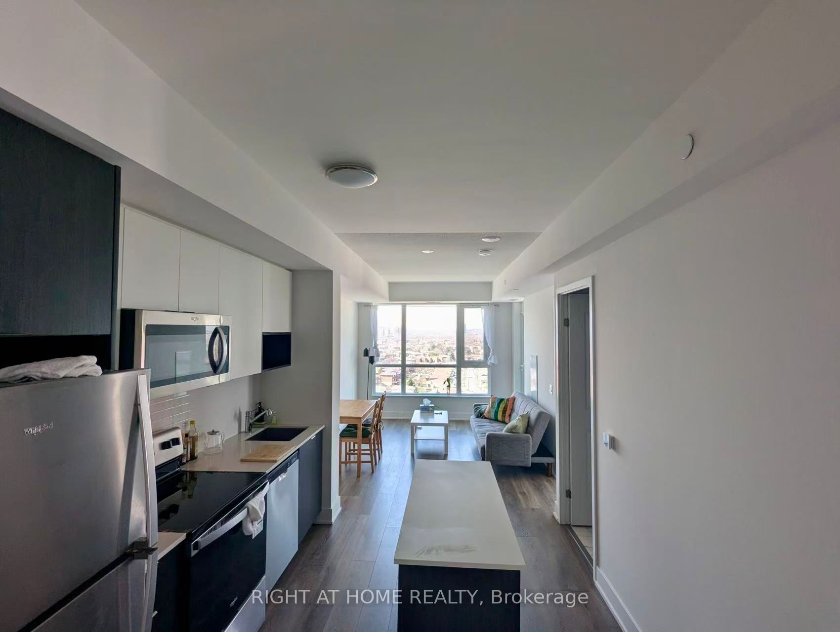 202 Burnhamthorpe Road E 1607, Mississauga, ON L5A 0B2 photo 3