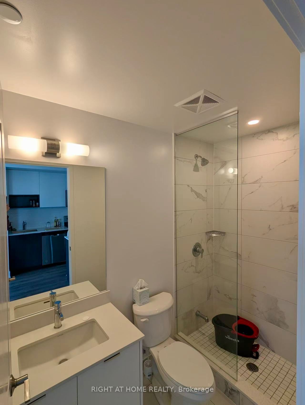 202 Burnhamthorpe Road E 1607, Mississauga, ON L5A 0B2 photo 5