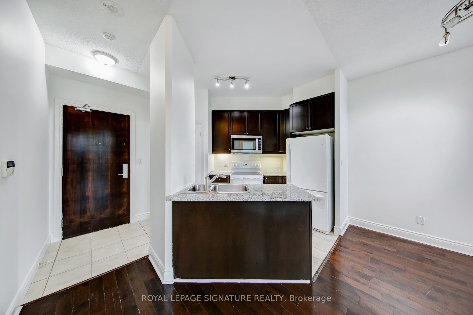 25 Earlington Avenue 307, Toronto, ON M8X 3A3 photo 4