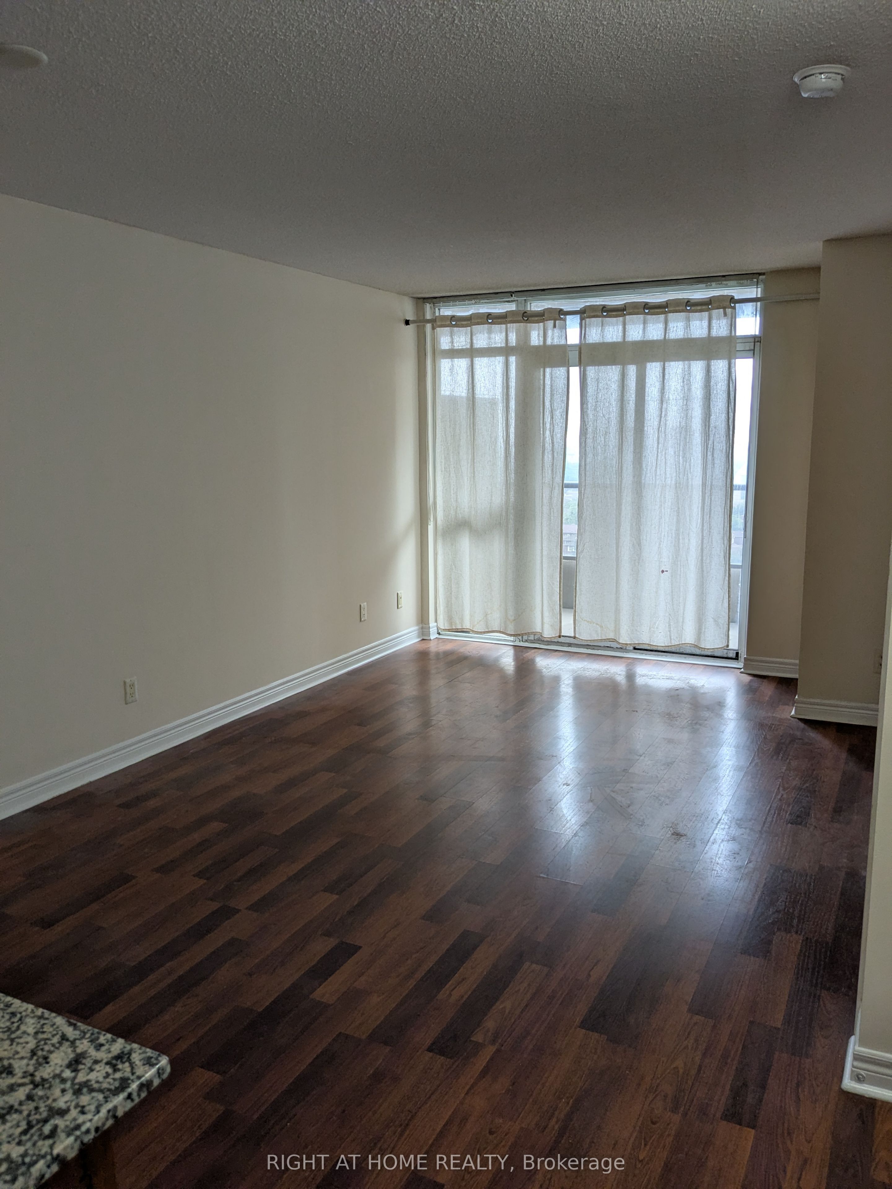 310 Burnhamthorpe Road W 1408, Mississauga, ON L5B 4P9 photo 2