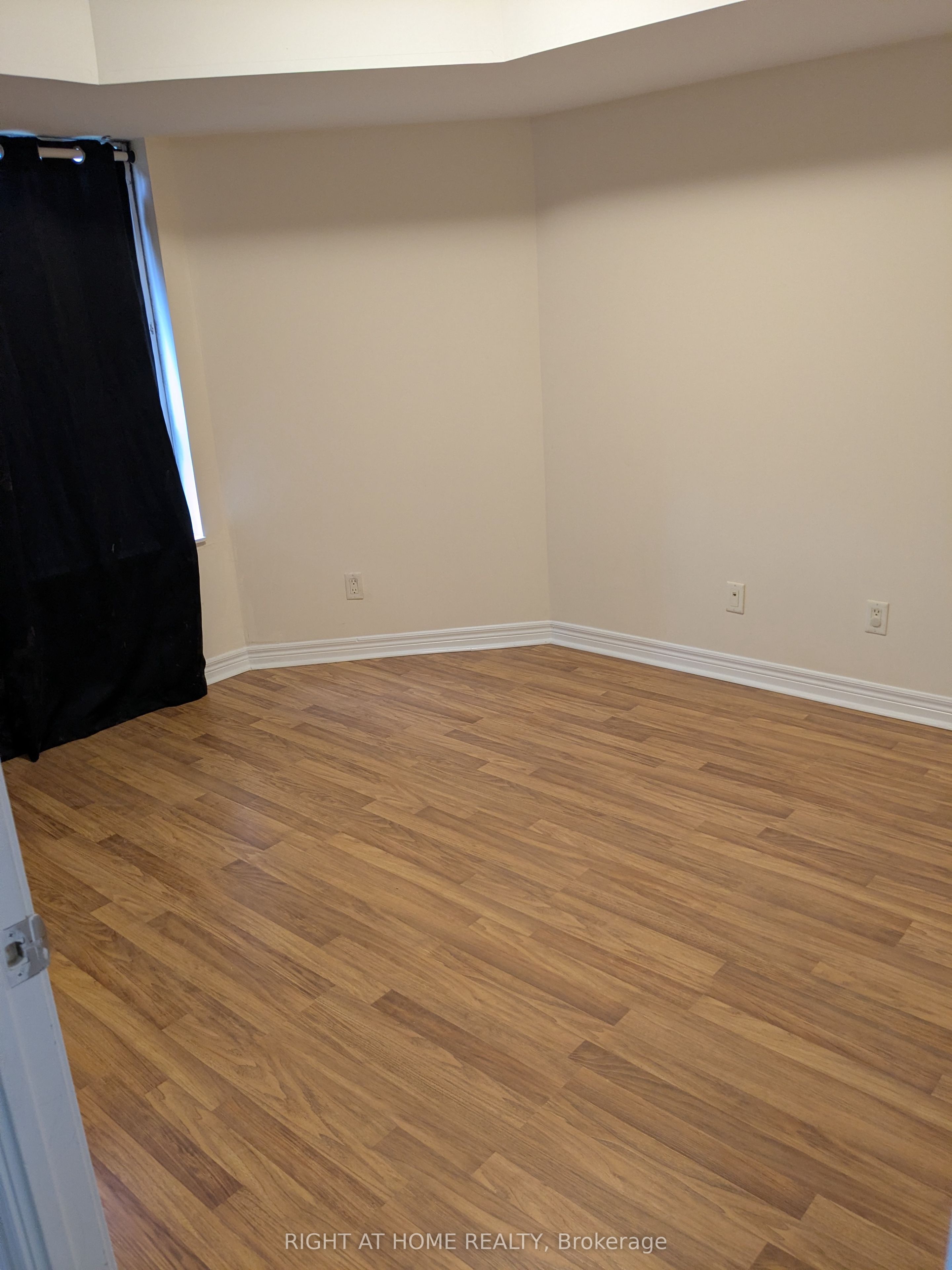 310 Burnhamthorpe Road W 1408, Mississauga, ON L5B 4P9 photo 4