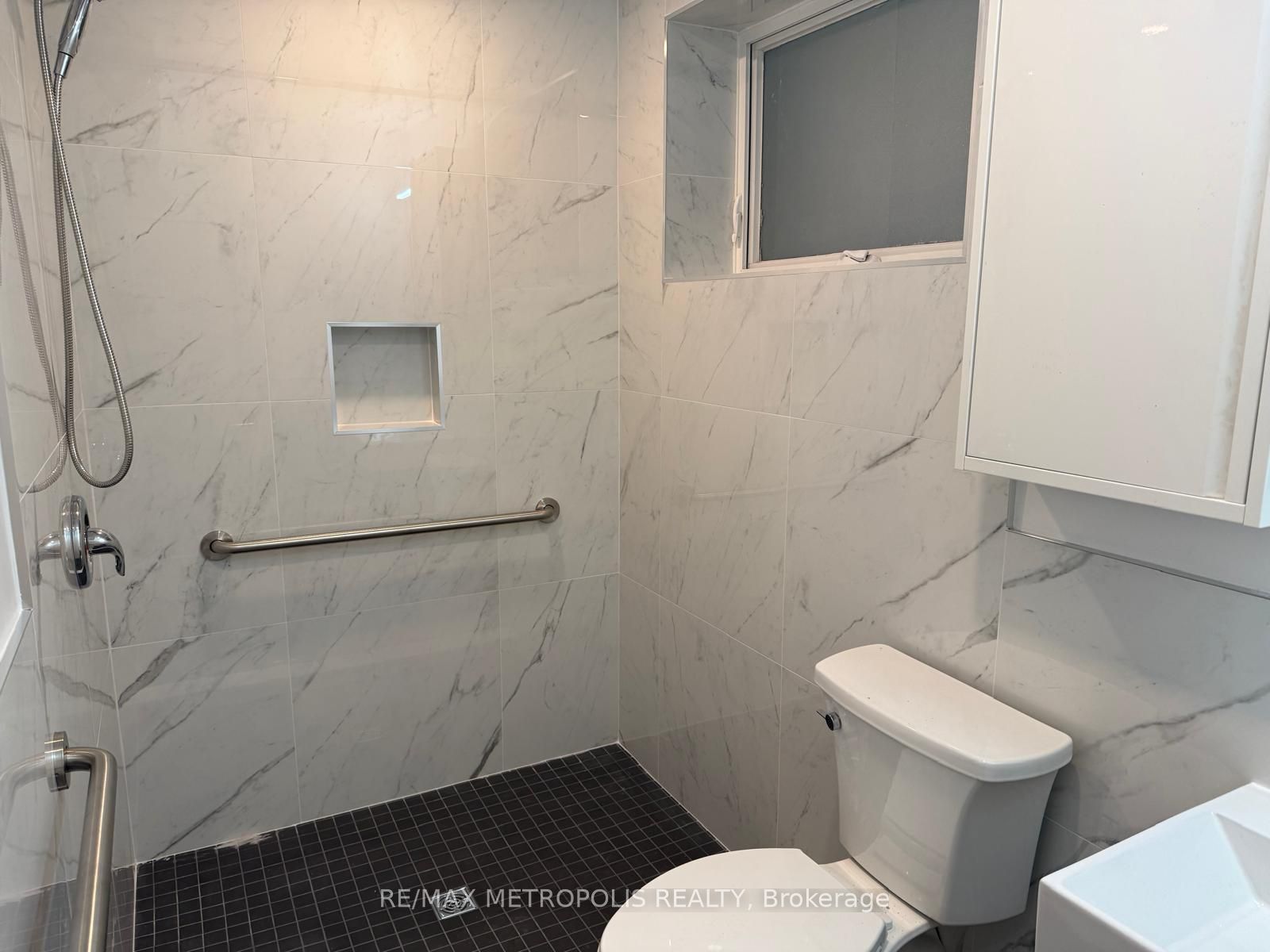 14 Stephen Drive Basement, Toronto, ON M8Y 3M5 photo 2