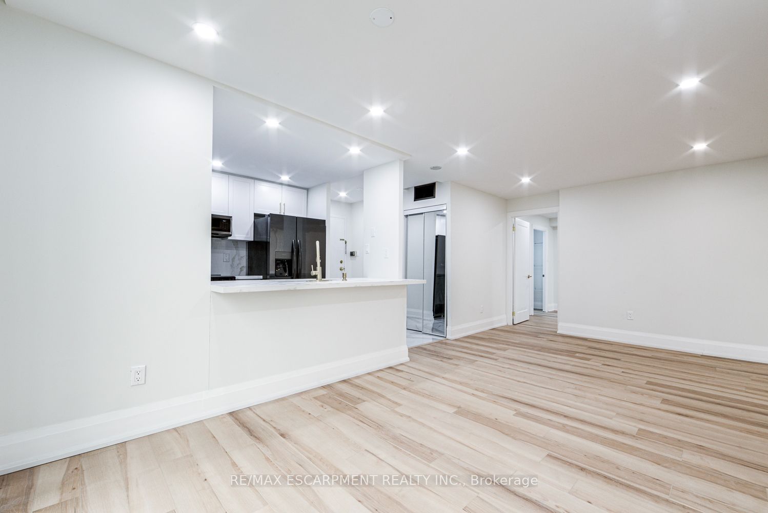 285 Enfield Place 1603, Mississauga, ON L5B 3Y6