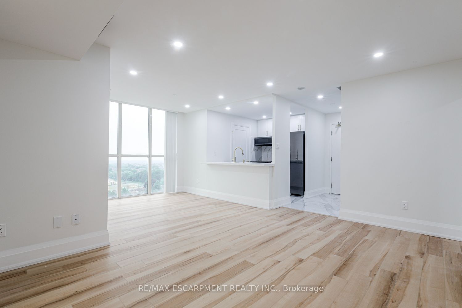 285 Enfield Place 1603, Mississauga, ON L5B 3Y6 photo 2