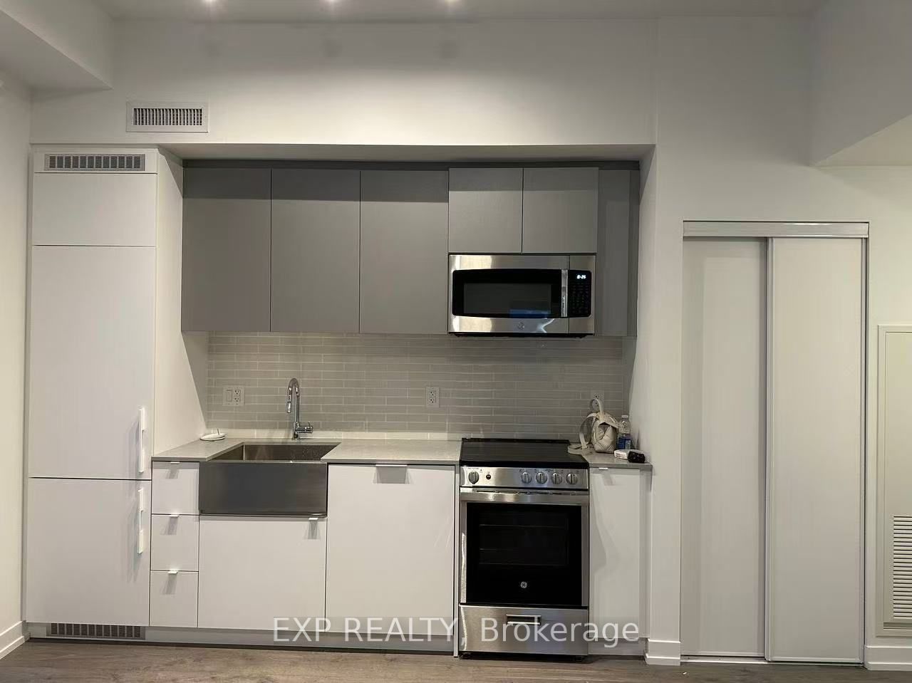 270 Dufferin Street 404, Toronto, ON M6K 0H8 photo 3