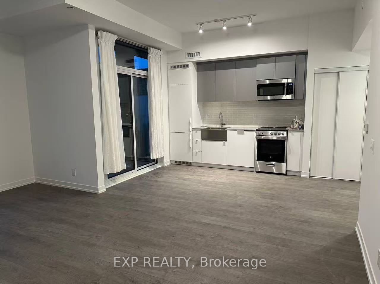 270 Dufferin Street 404, Toronto, ON M6K 0H8 photo 4