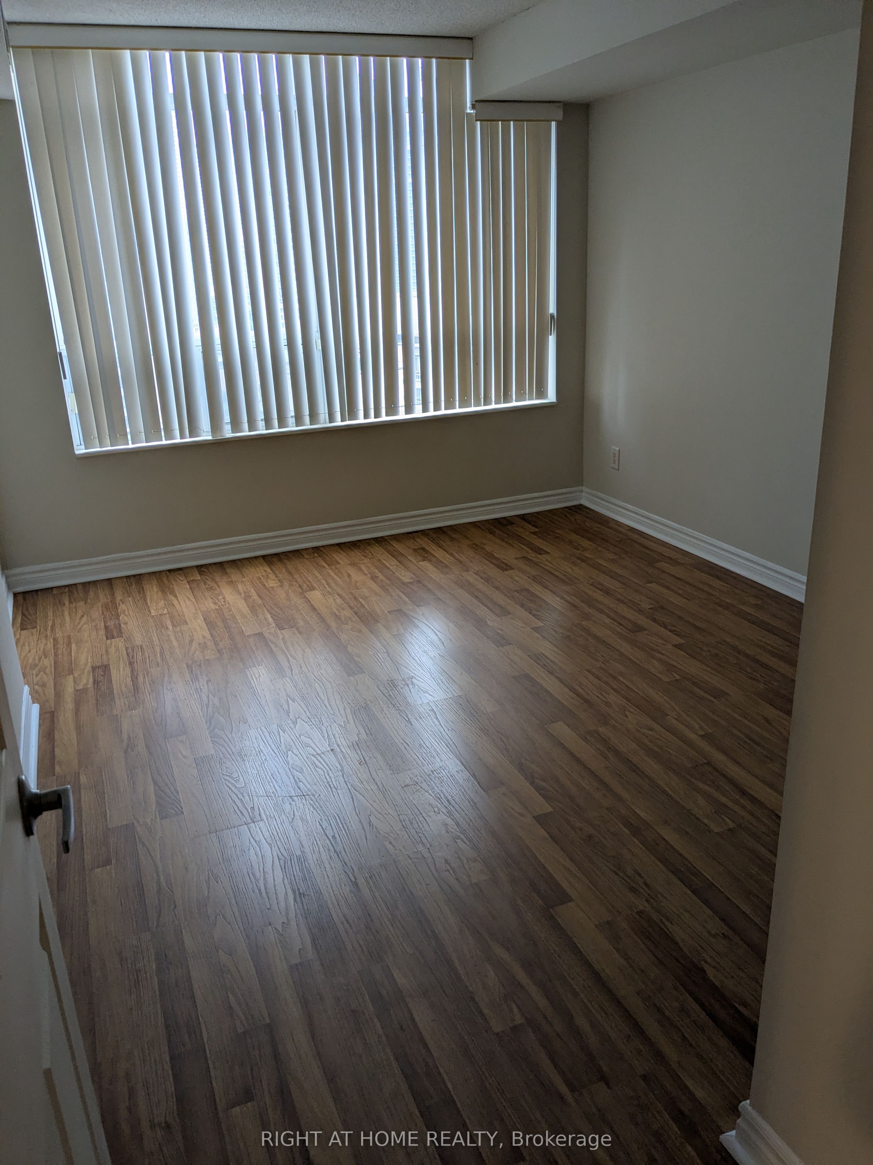 3880 Duke of York Boulevard 1602, Mississauga, ON L5B 4M7 photo 3