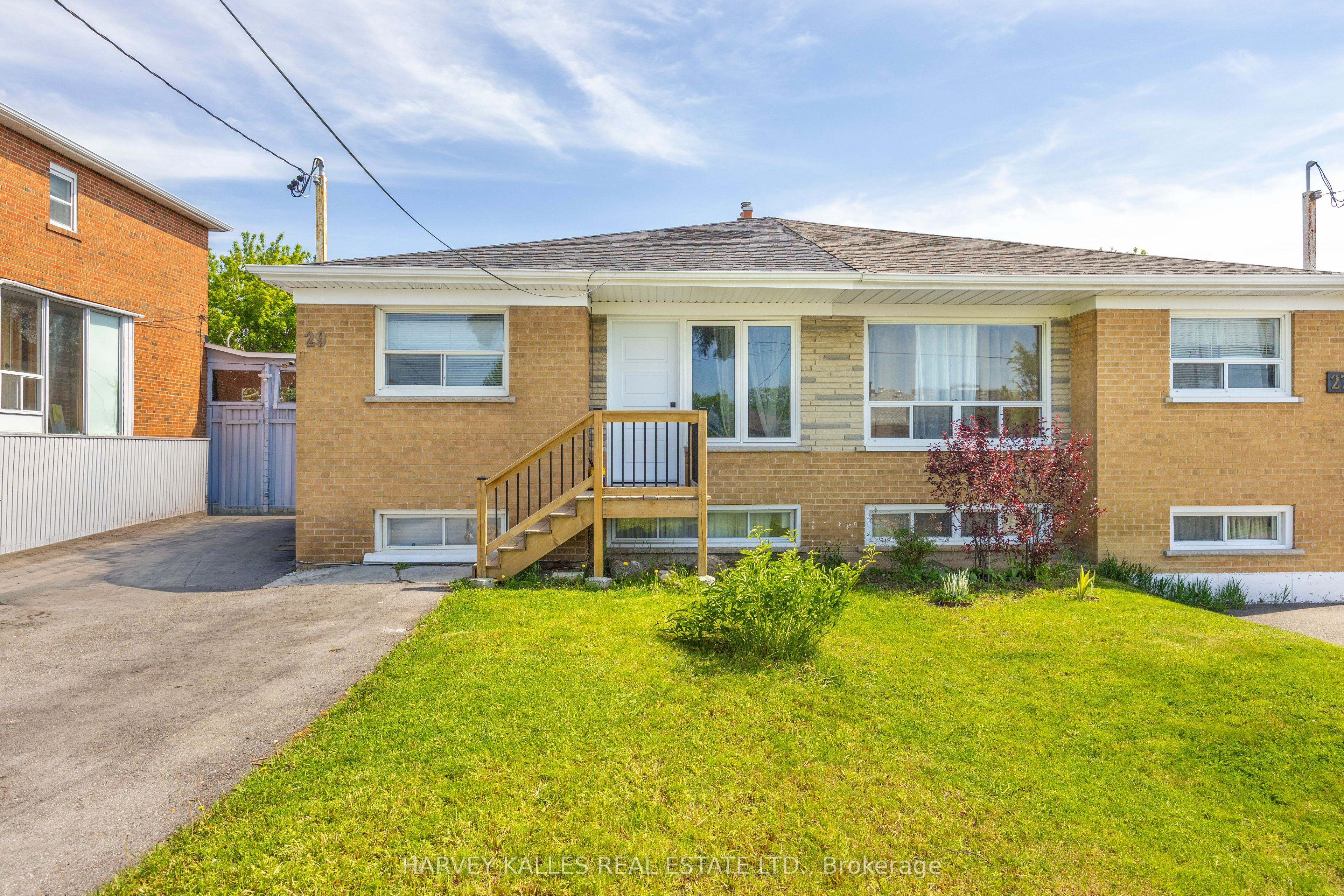 29 Giltspur Drive, Toronto, ON M3L 1M4