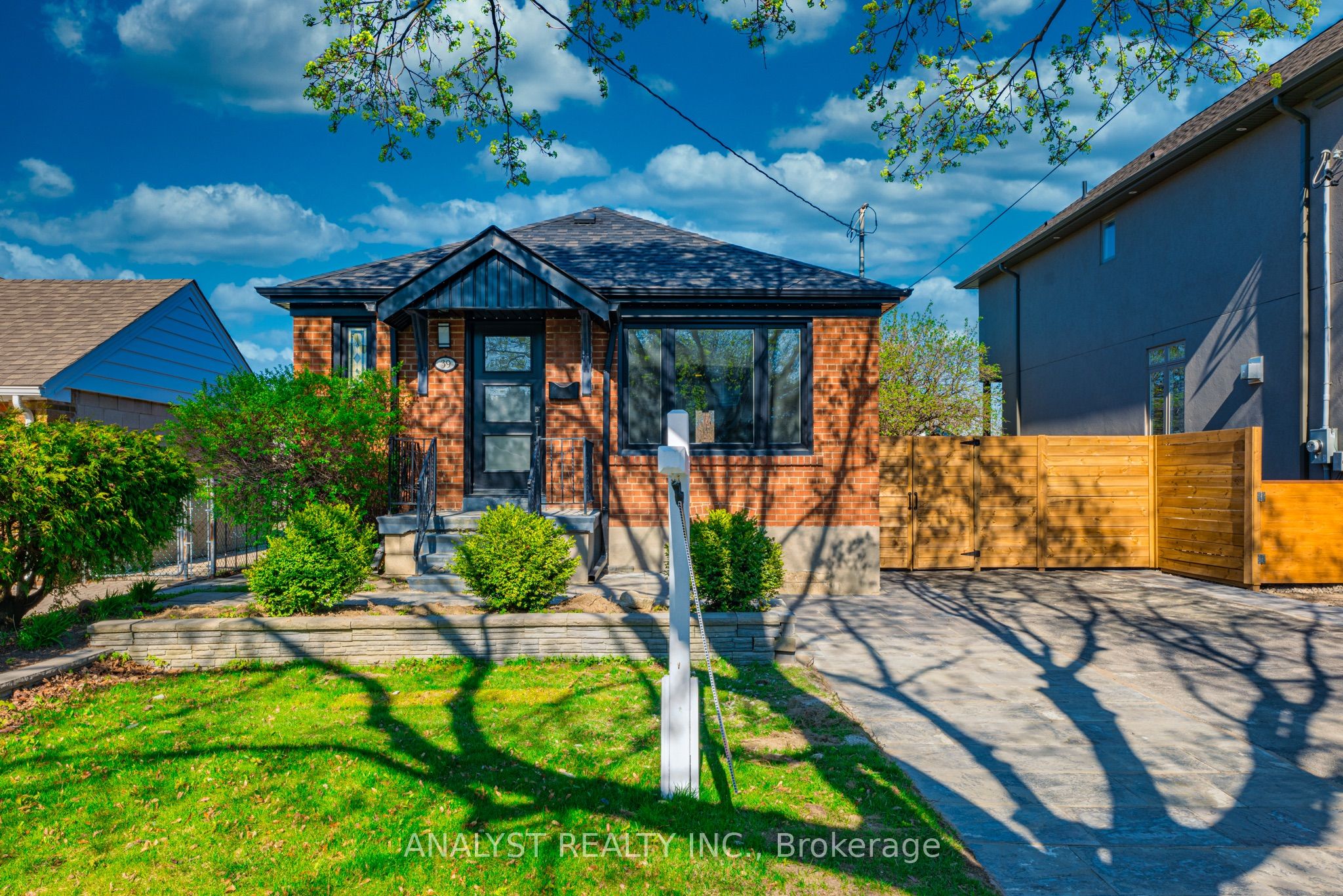39 Chartwell Road Bsmt, Toronto, ON M8Z 4E9 photo 2