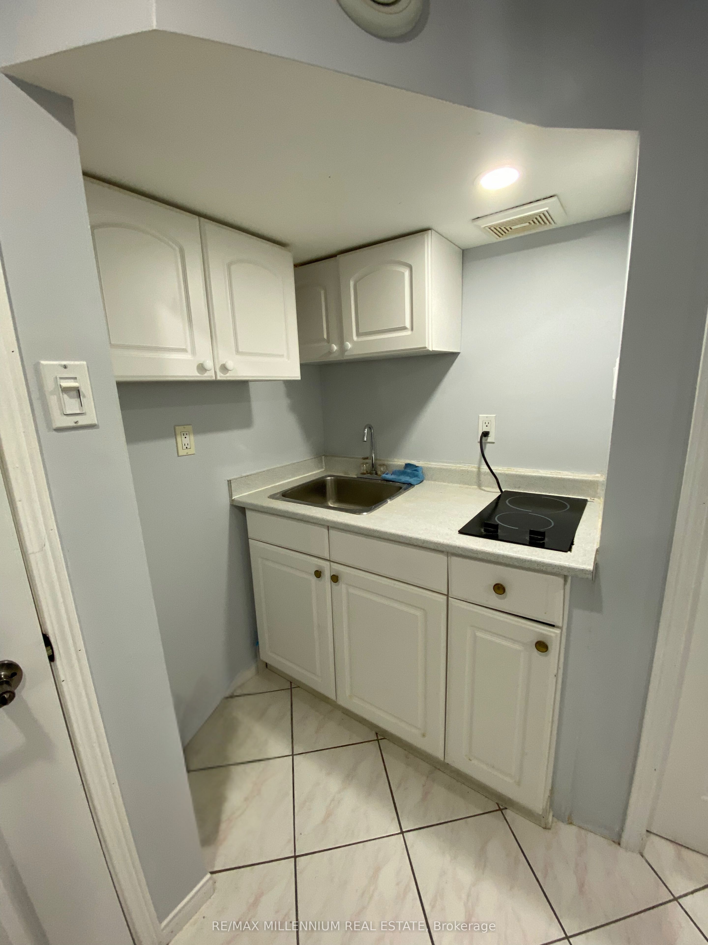 5110 Timbermill Court Basement, Mississauga, ON L5V 2B8 photo 4
