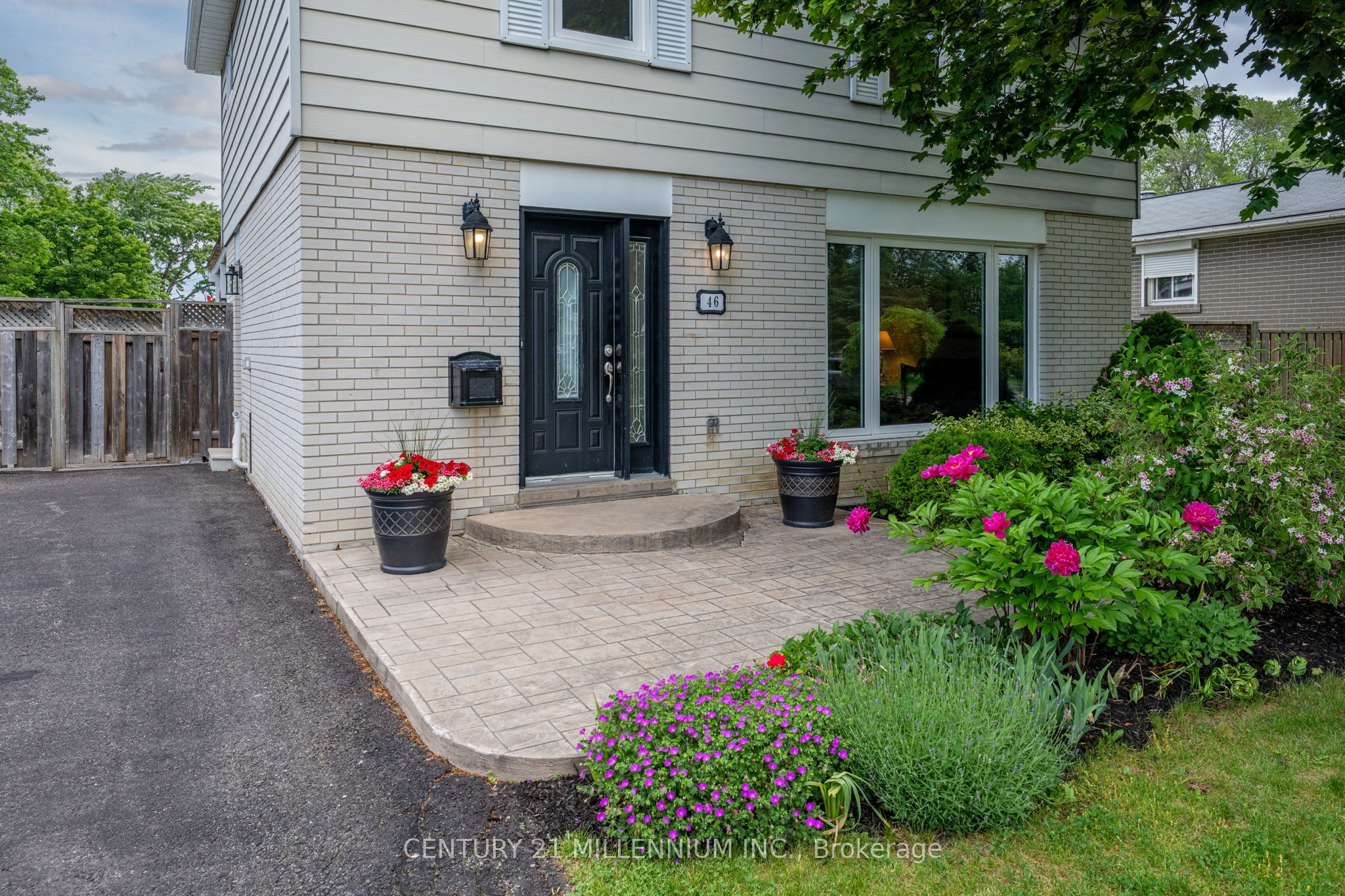 46 Dunblaine Crescent, Brampton, ON L6T 3H2 photo 2