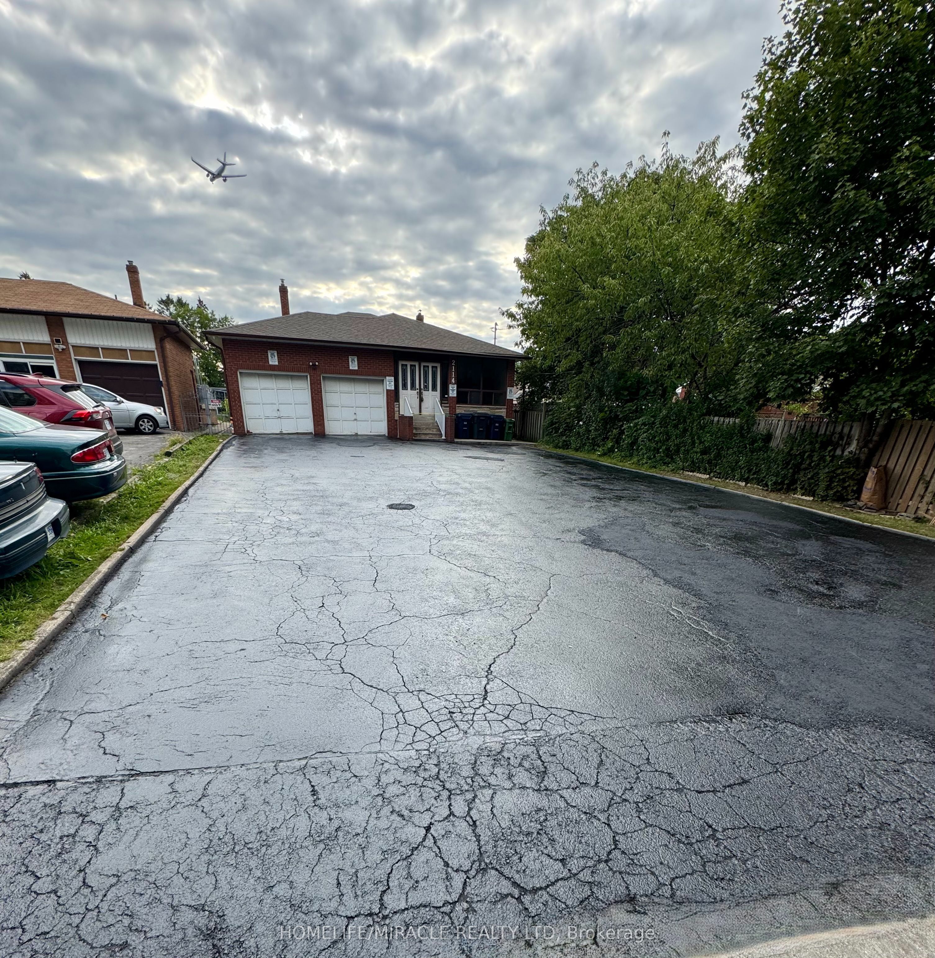 2114 Islington Avenue, Toronto, ON M9P 3N9 photo 2