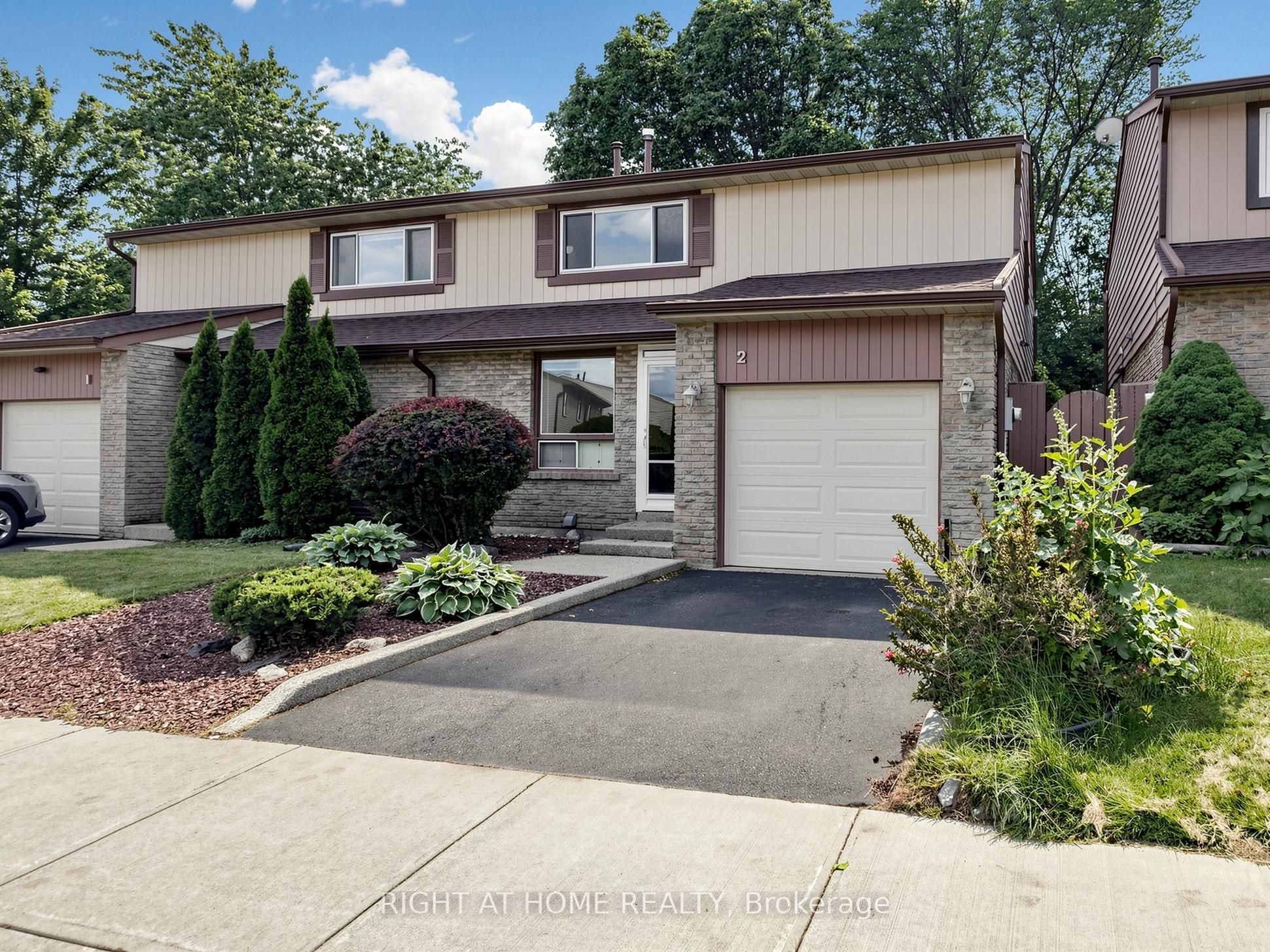 1580 Lancaster Drive 2, Oakville, ON L6H 2Z5 photo 3