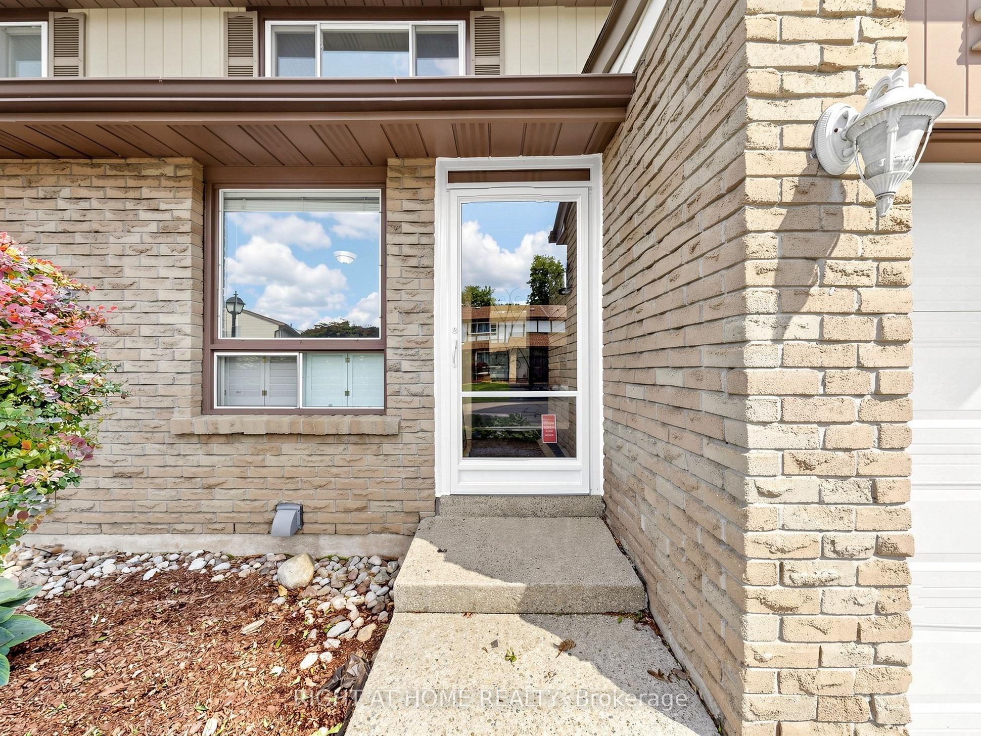 1580 Lancaster Drive 2, Oakville, ON L6H 2Z5 photo 4