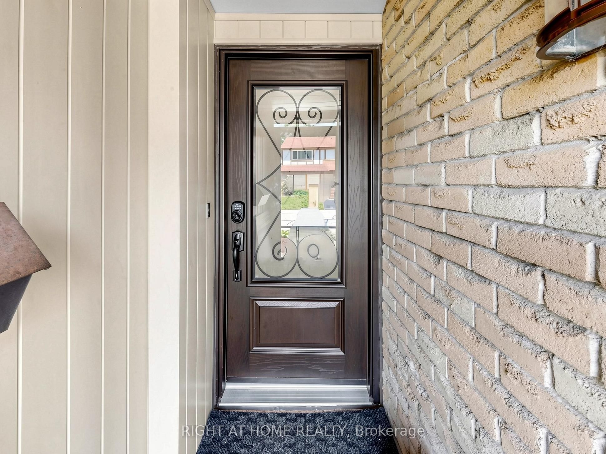 1580 Lancaster Drive 2, Oakville, ON L6H 2Z5 photo 5