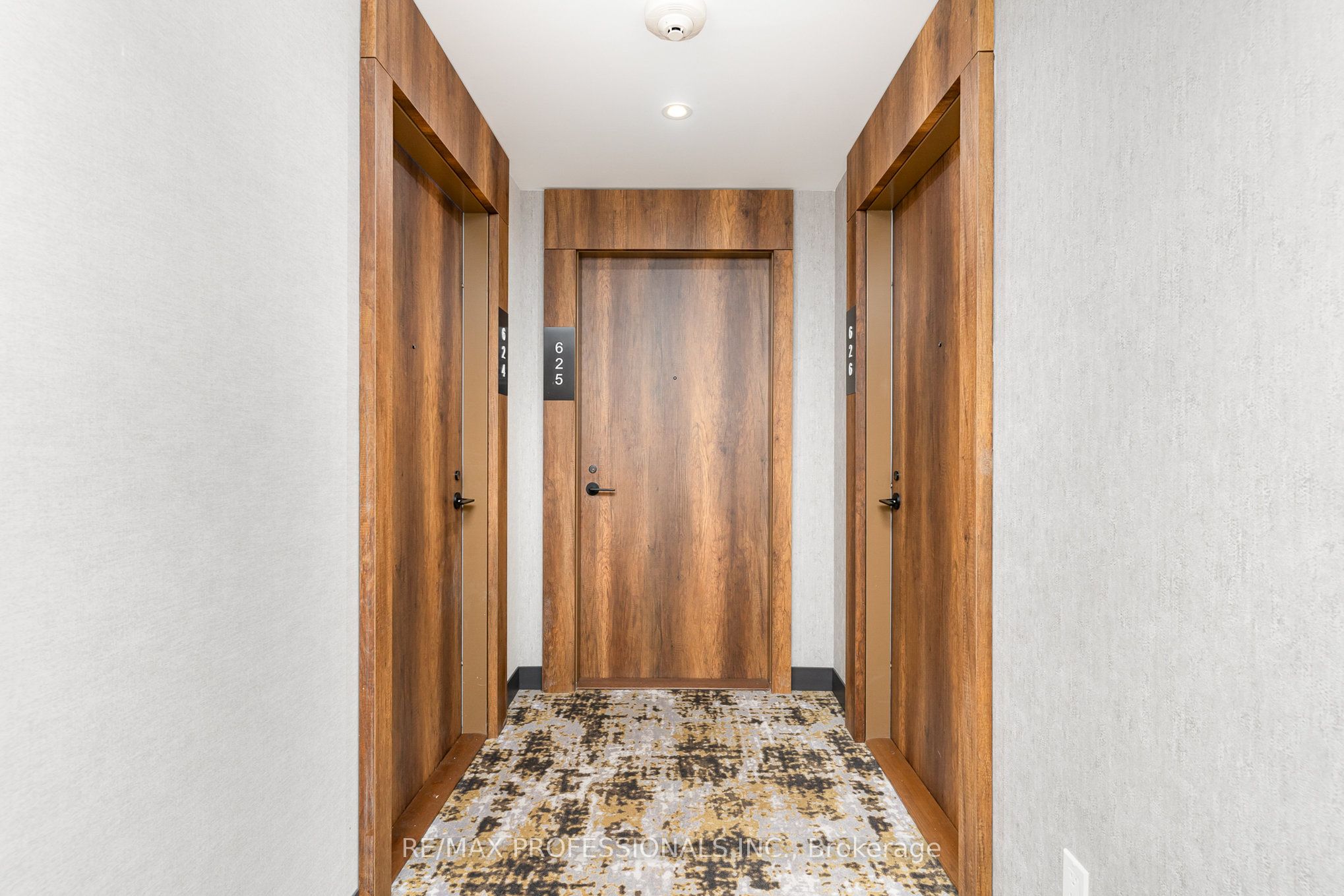 251 Manitoba Street 625, Toronto, ON M8Y 0C7 photo 3