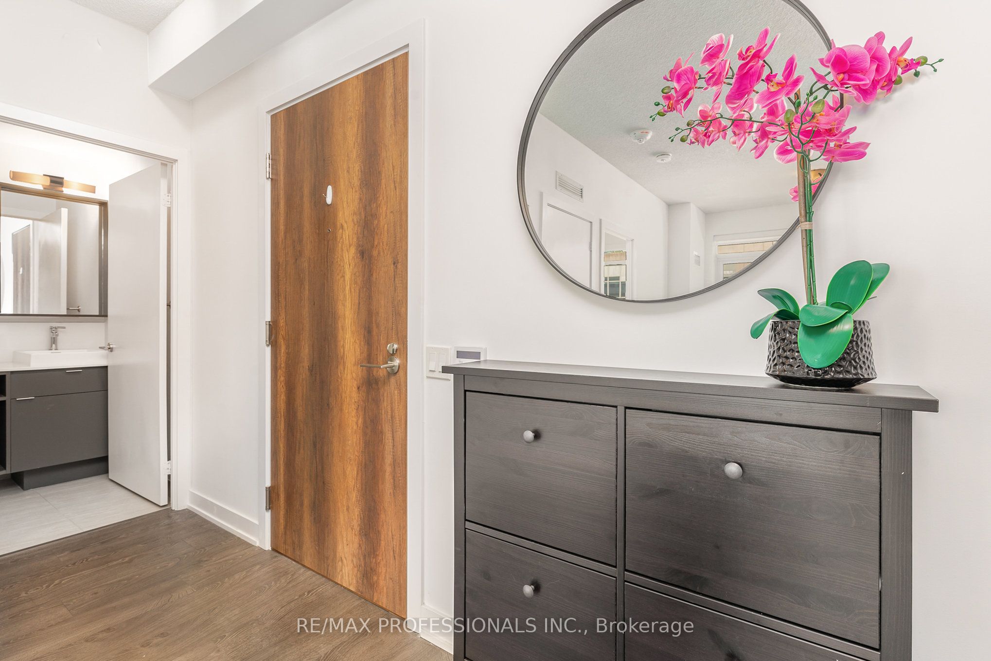 251 Manitoba Street 625, Toronto, ON M8Y 0C7 photo 4
