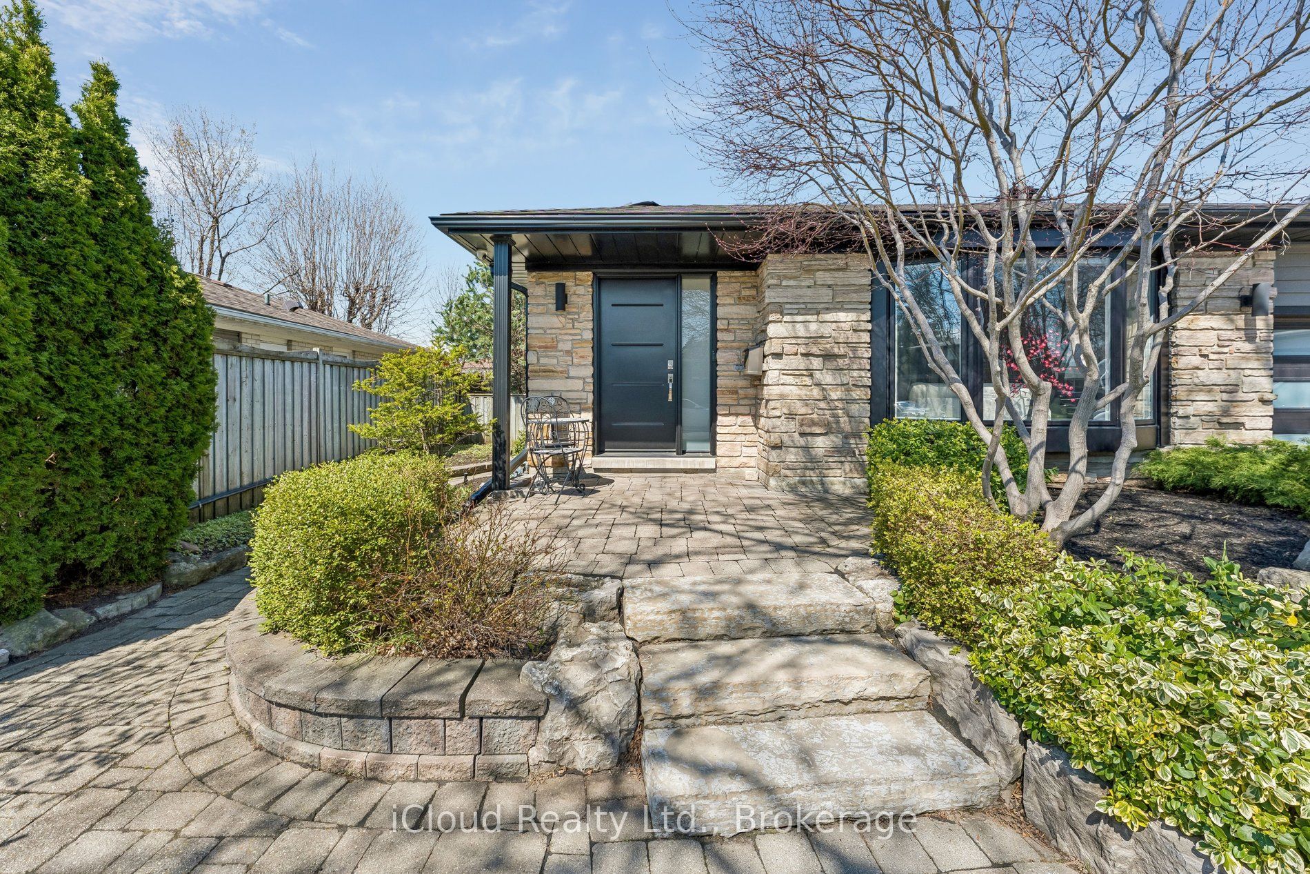 43 Ferndale Crescent, Brampton, ON L6W 1G1 photo 2