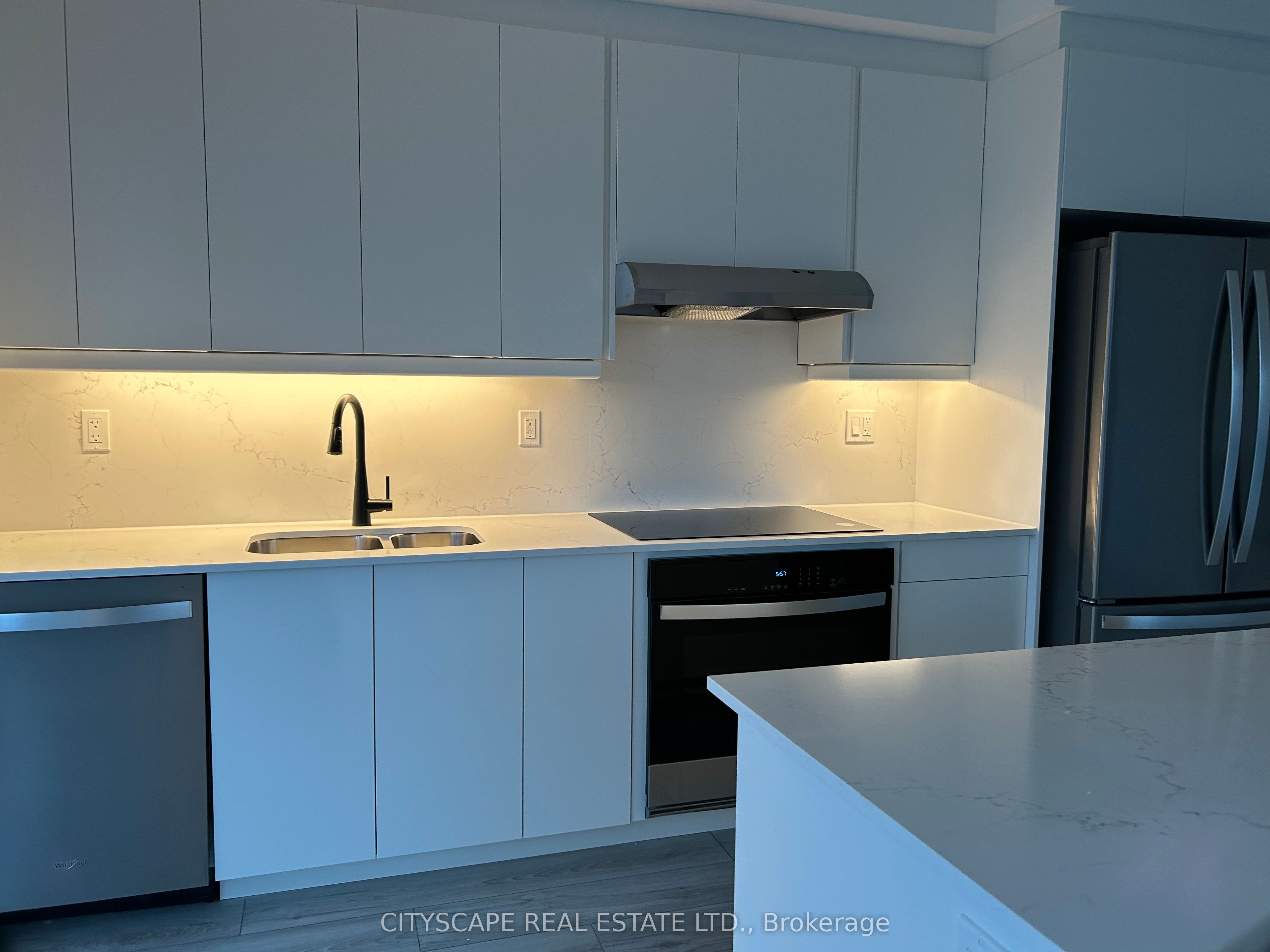 1035 Southdown Road 504, Mississauga, ON L5J 0A2