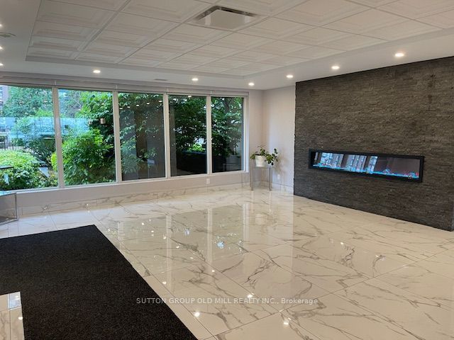 115 Hillcrest Avenue 1216, Mississauga, ON L5B 3Y9 photo 4
