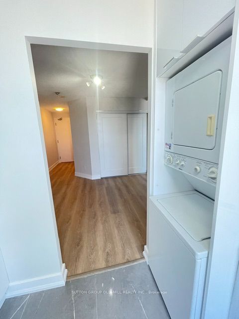 115 Hillcrest Avenue 1216, Mississauga, ON L5B 3Y9 photo 5