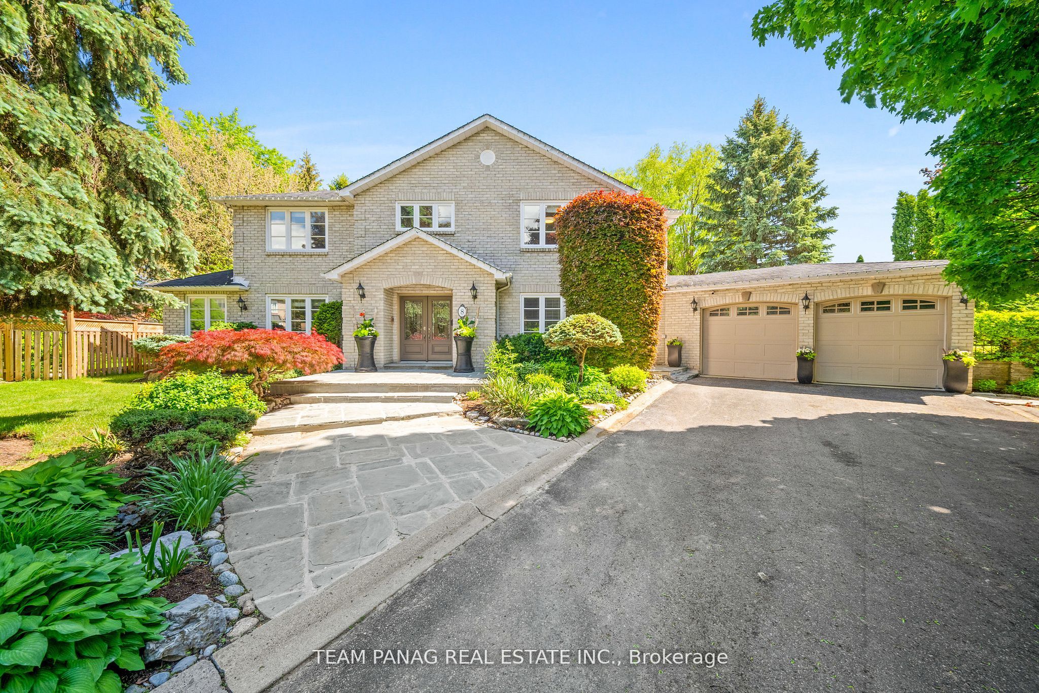 8 Enchanted Court, Brampton, ON L6Z 3M9
