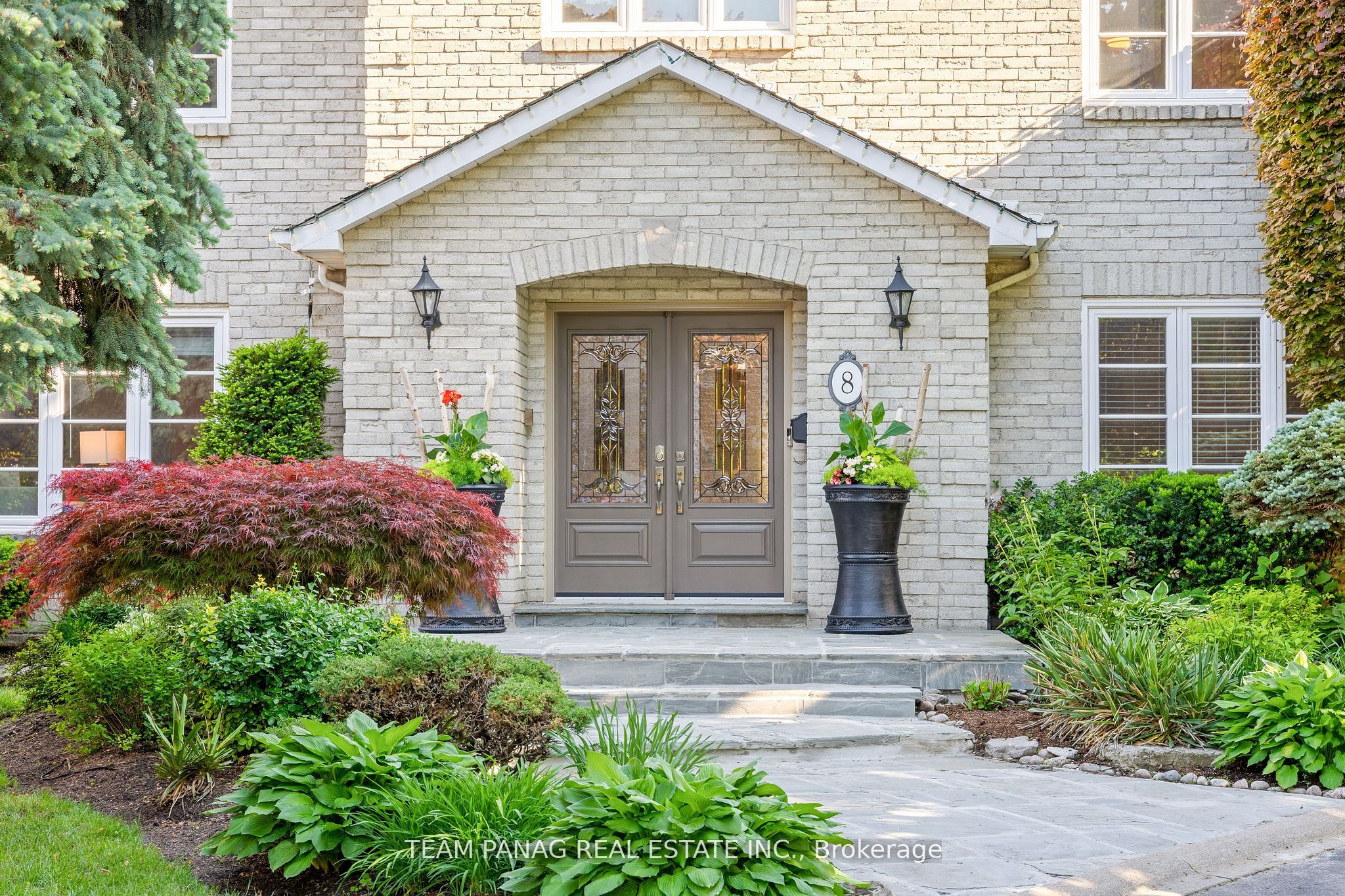 8 Enchanted Court, Brampton, ON L6Z 3M9 photo 2