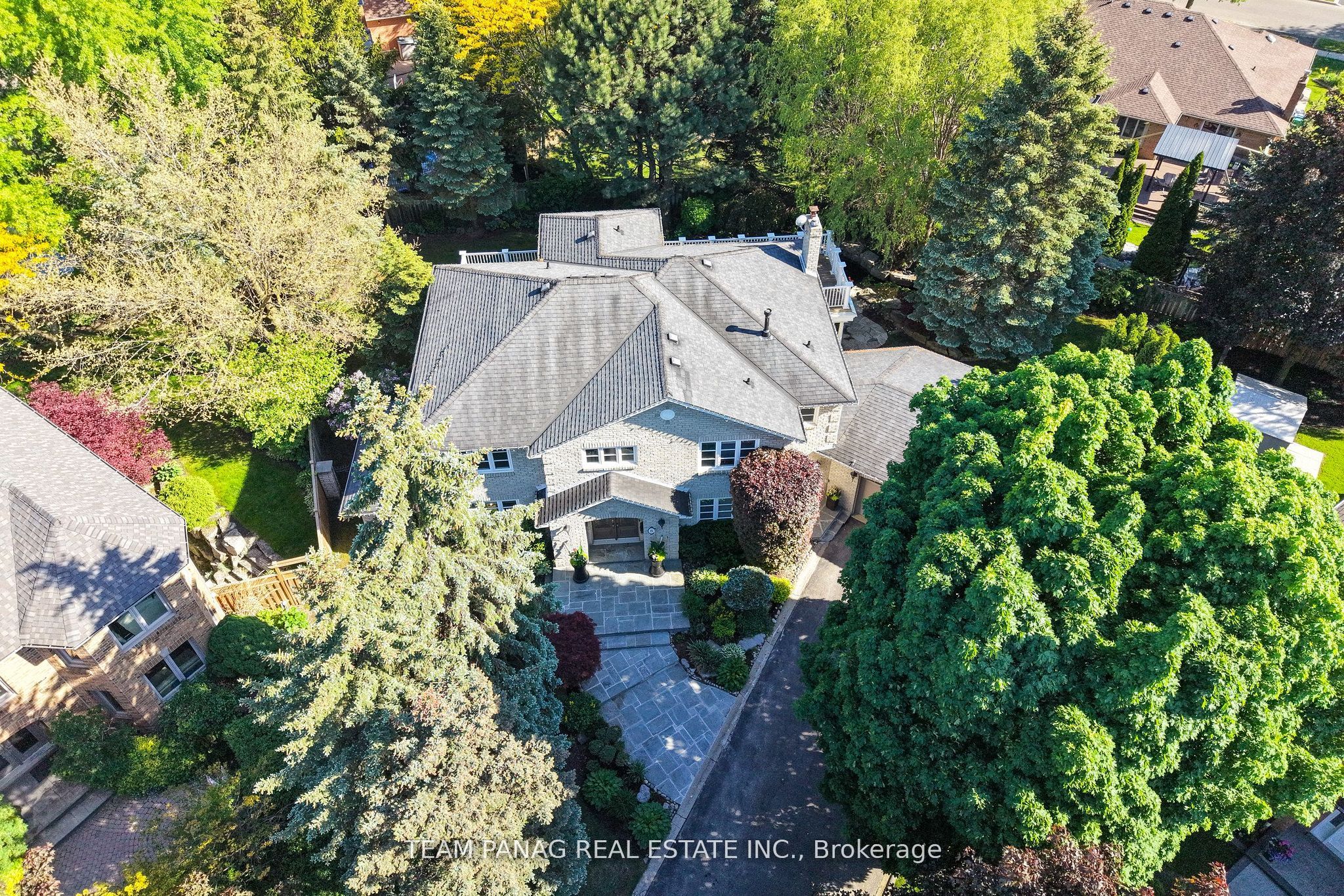 8 Enchanted Court, Brampton, ON L6Z 3M9 photo 4