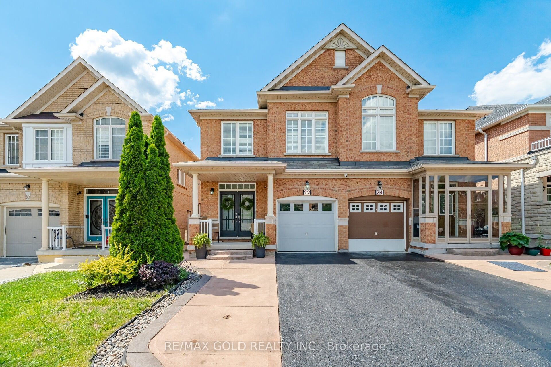 22 Mulgrave Street, Brampton, ON L6P 3H2 photo 2