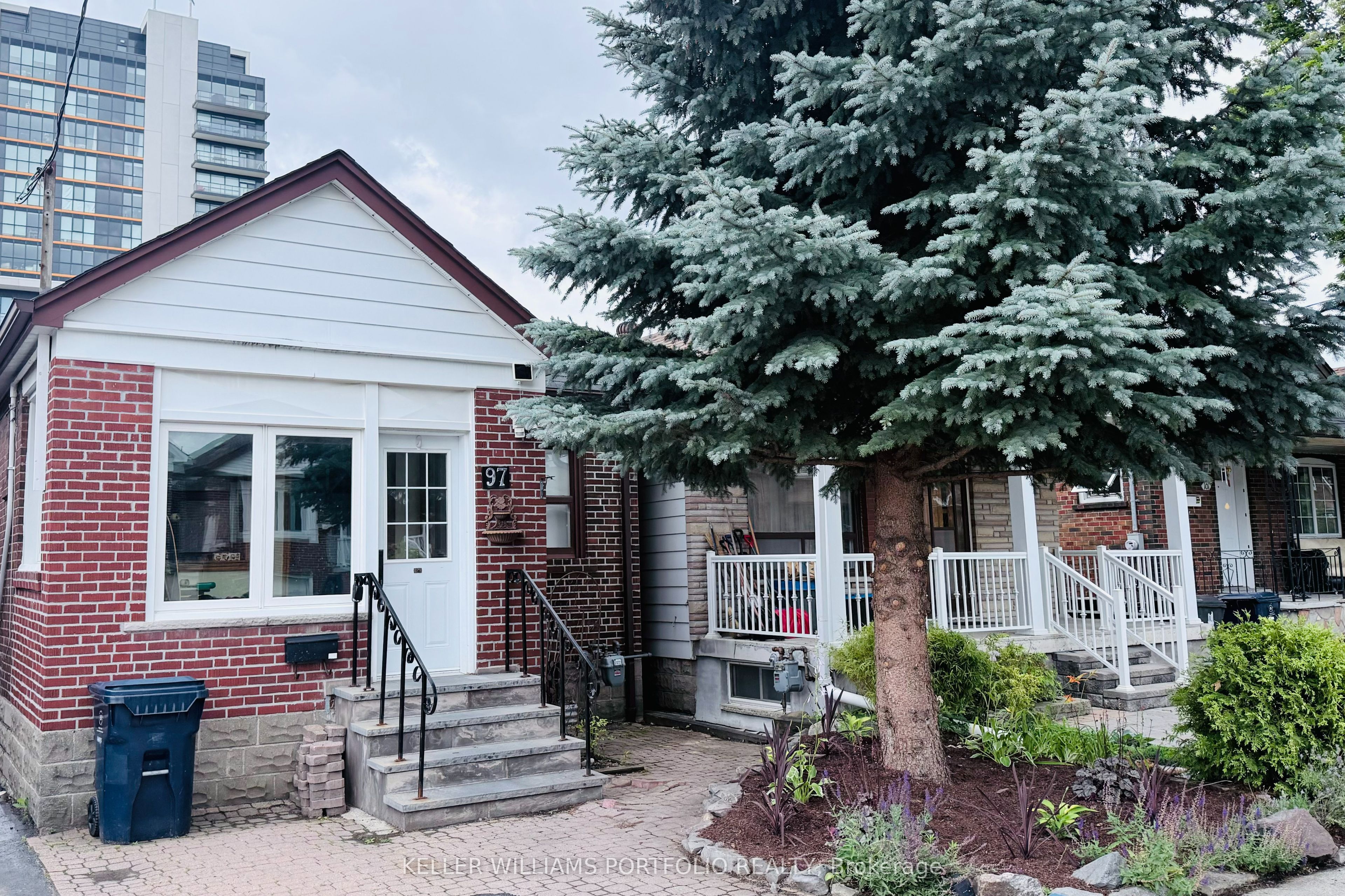 97 Livingstone Avenue, Toronto, ON M6E 2L7 photo 3