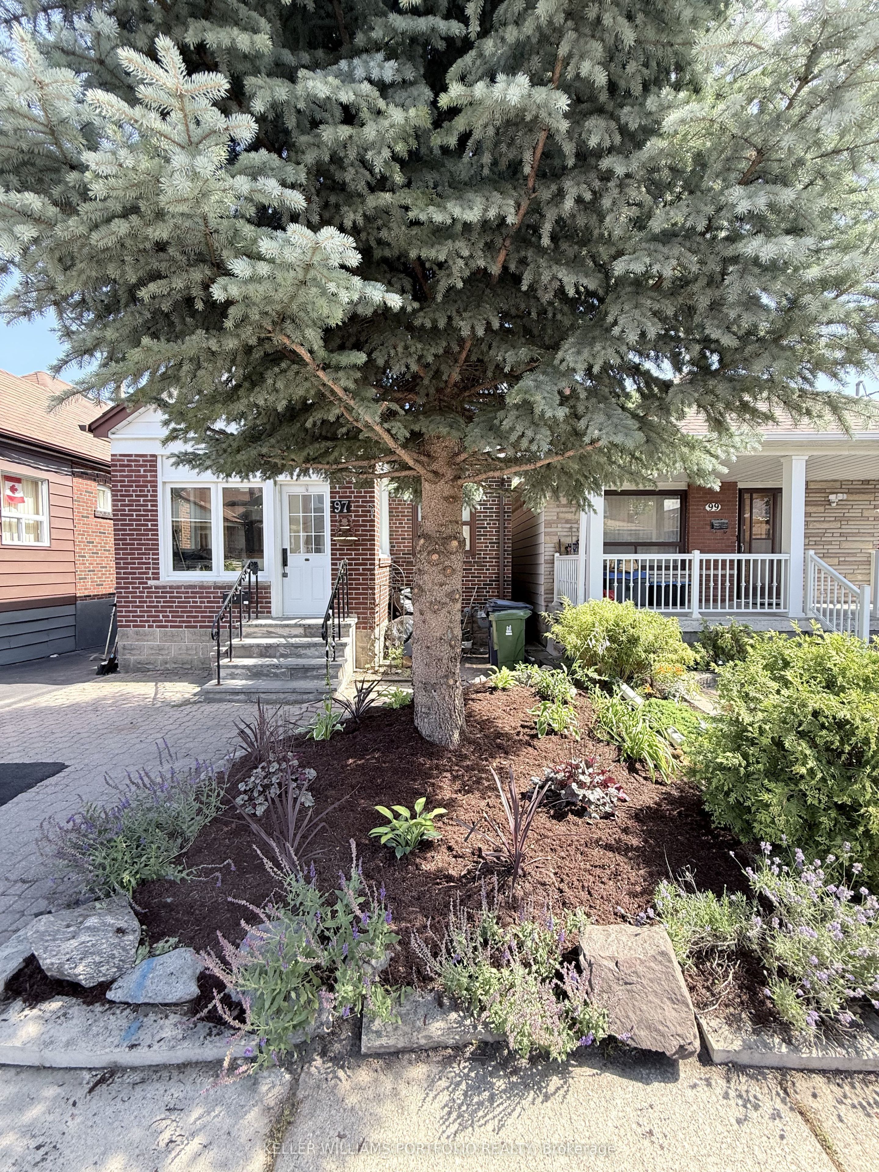 97 Livingstone Avenue, Toronto, ON M6E 2L7 photo 4